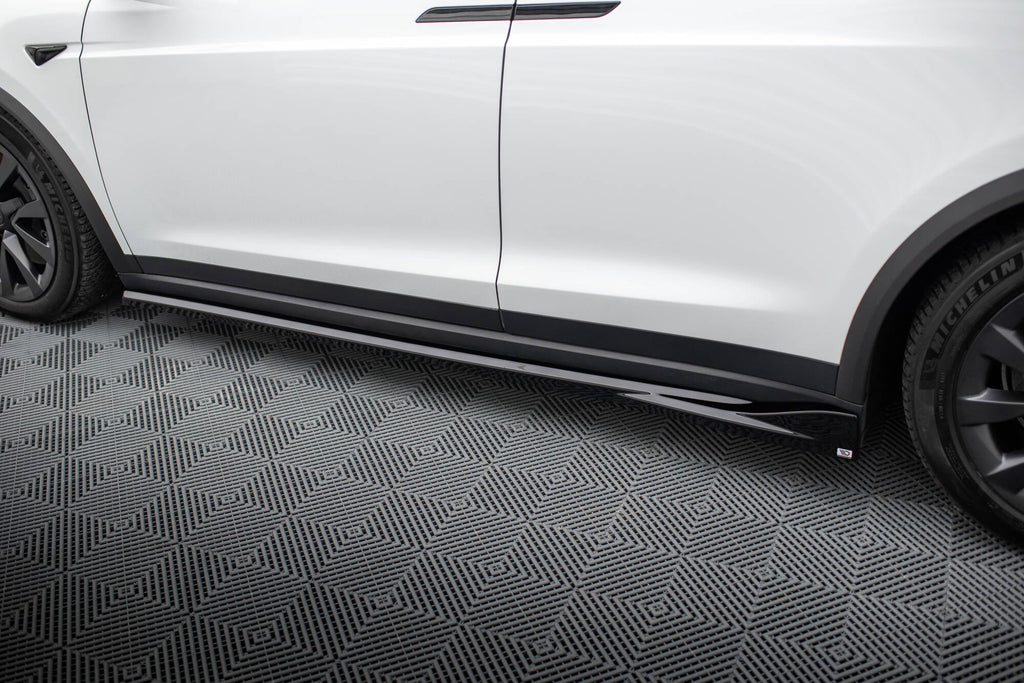 Praguri Tesla Model X Mk1 Facelift 2021- v3 - Maxton Design