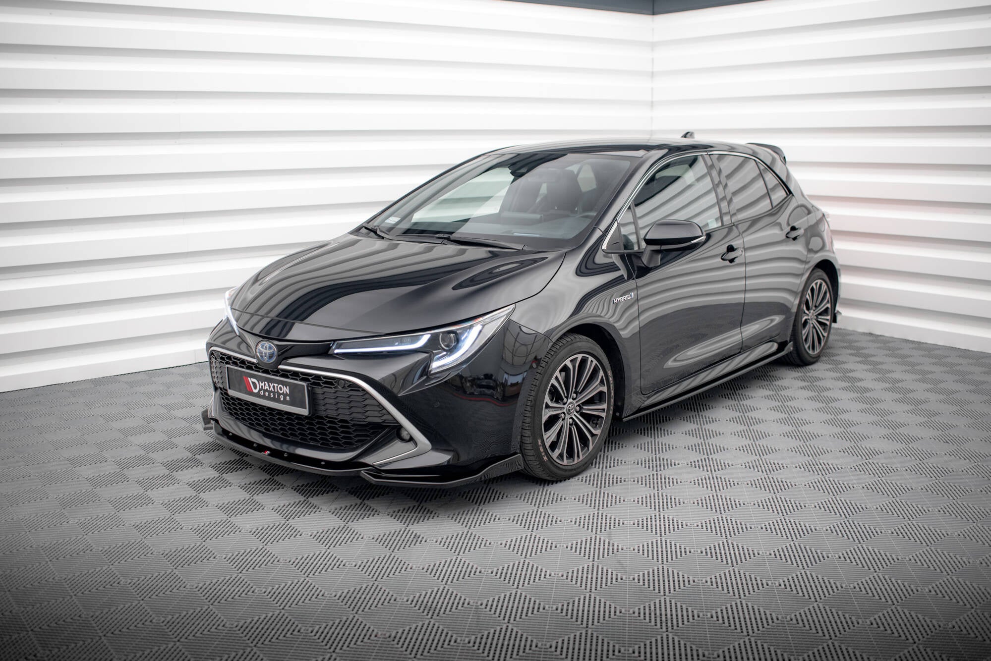 Praguri Toyota Corolla XII Hatchback 2019- v2 - Maxton Design
