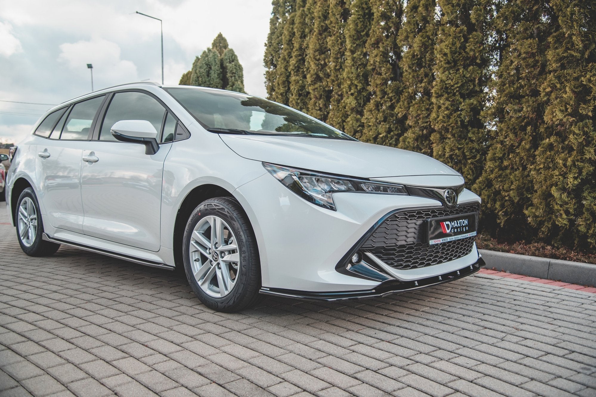 Praguri Toyota Corolla XII Touring Sports 2019- v3 - Maxton Design