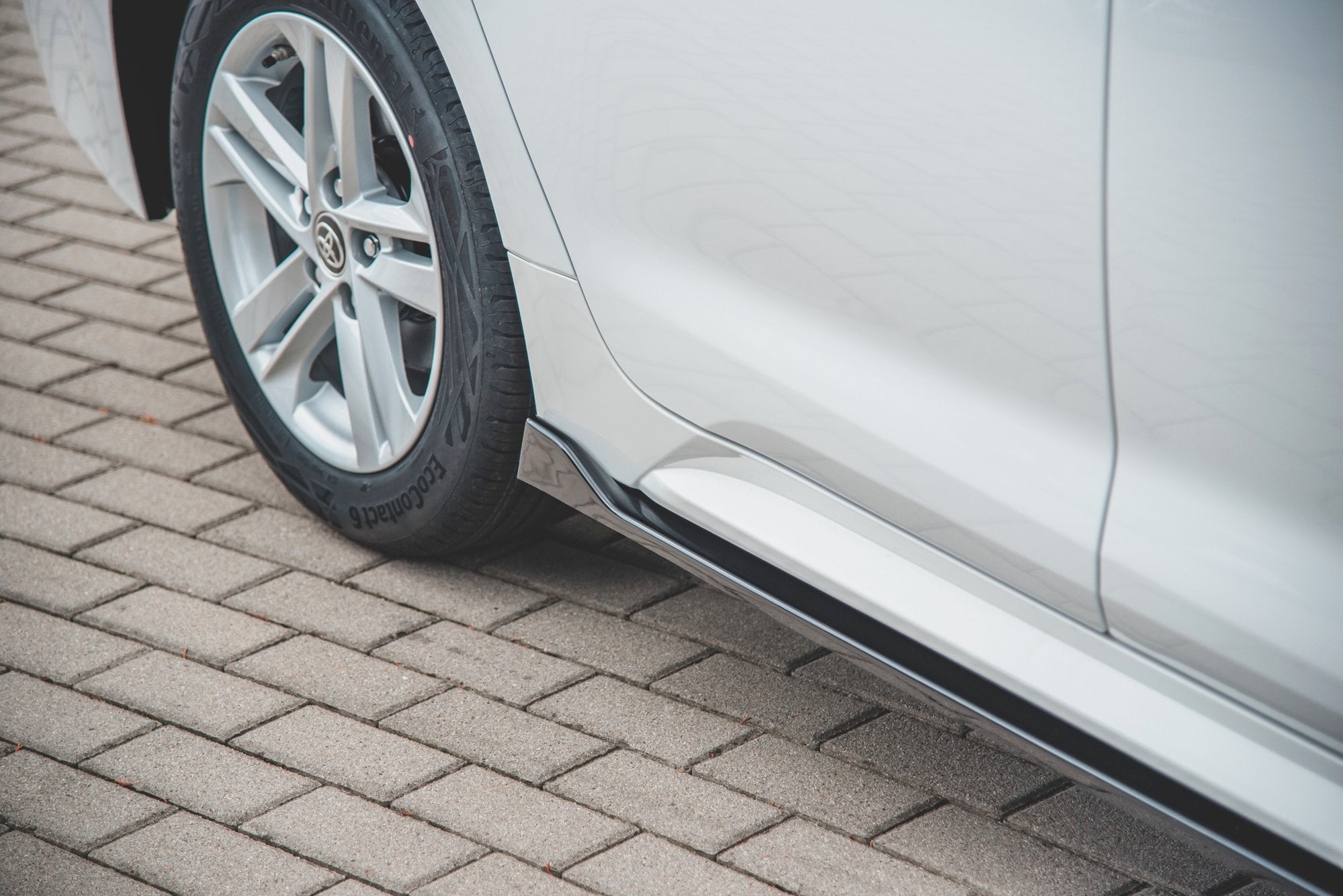 Praguri Toyota Corolla XII Touring Sports 2019- v3 - Maxton Design