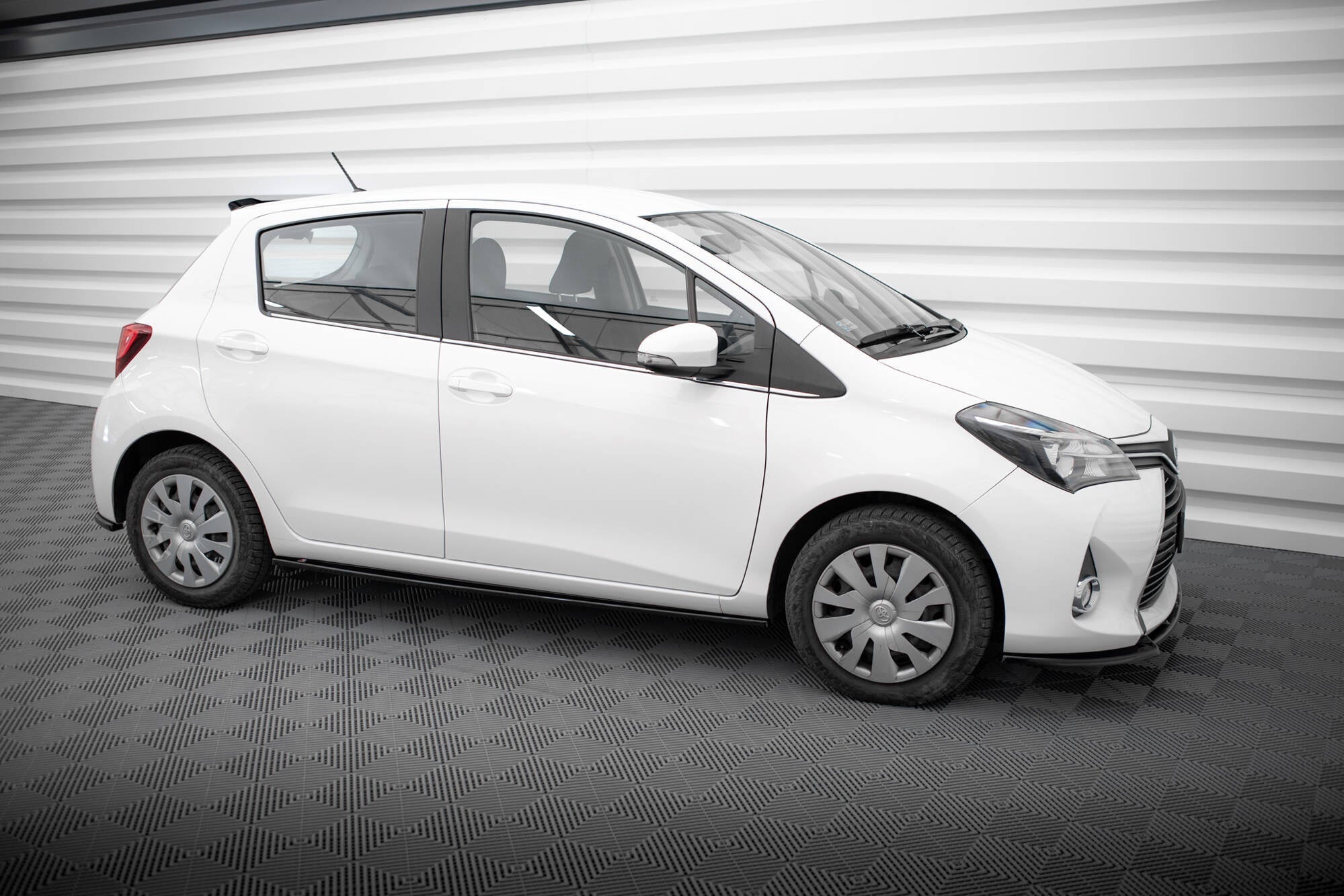 Praguri Toyota Yaris Mk3 Facelift 2014-2017 v4 - Maxton Design