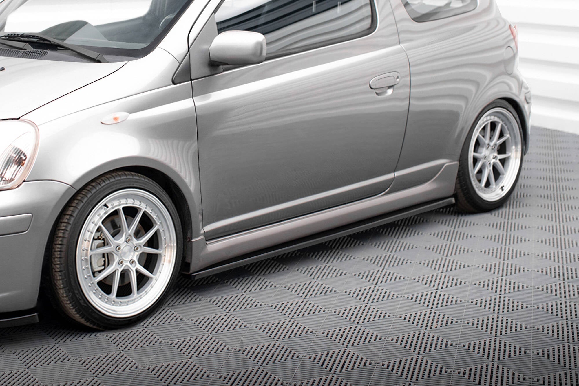 Praguri Toyota Yaris T-Sport Mk1 Facelift 2003-2006 v3 - Maxton Design