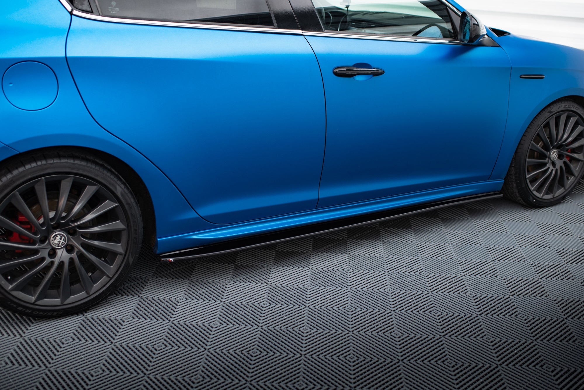 Praguri Alfa Romeo Giulietta 2010- v1 - Maxton Design