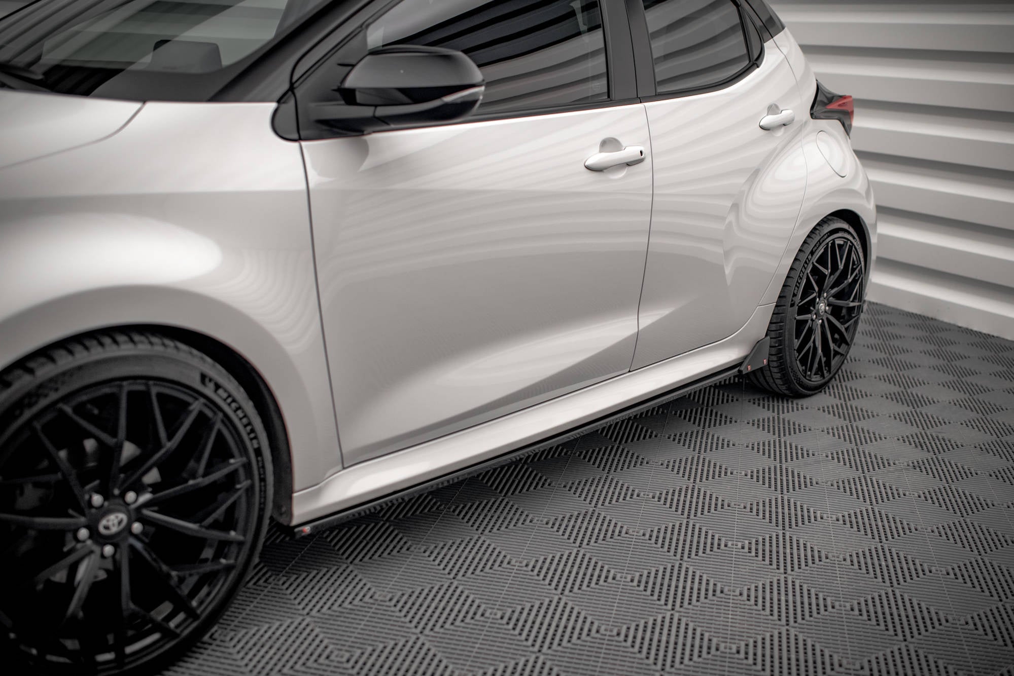Praguri si flapsuri Toyota Yaris Mk4 2019- v1 - Maxton Design