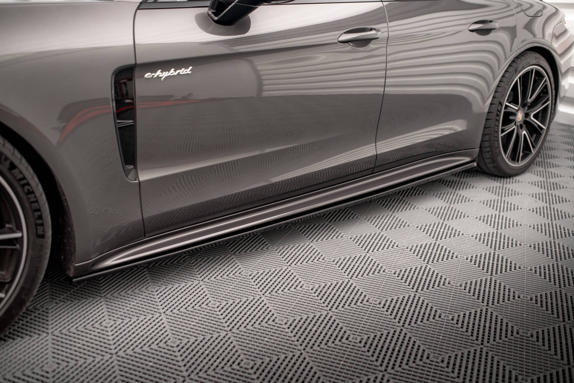 Praguri Porsche Panamera E-Hybrid 971 2016-2020 v2 - Maxton Design