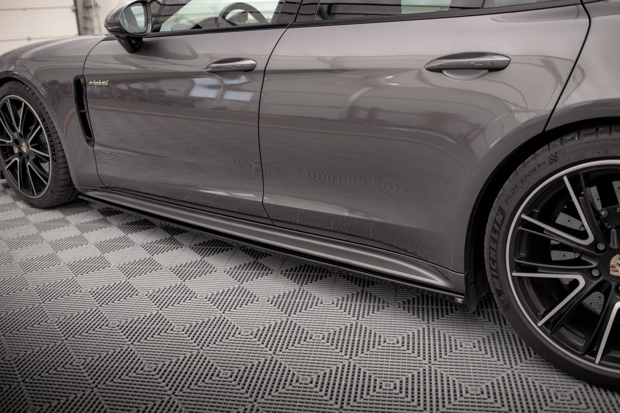 Praguri Porsche Panamera E-Hybrid 971 2016-2020 v2 - Maxton Design