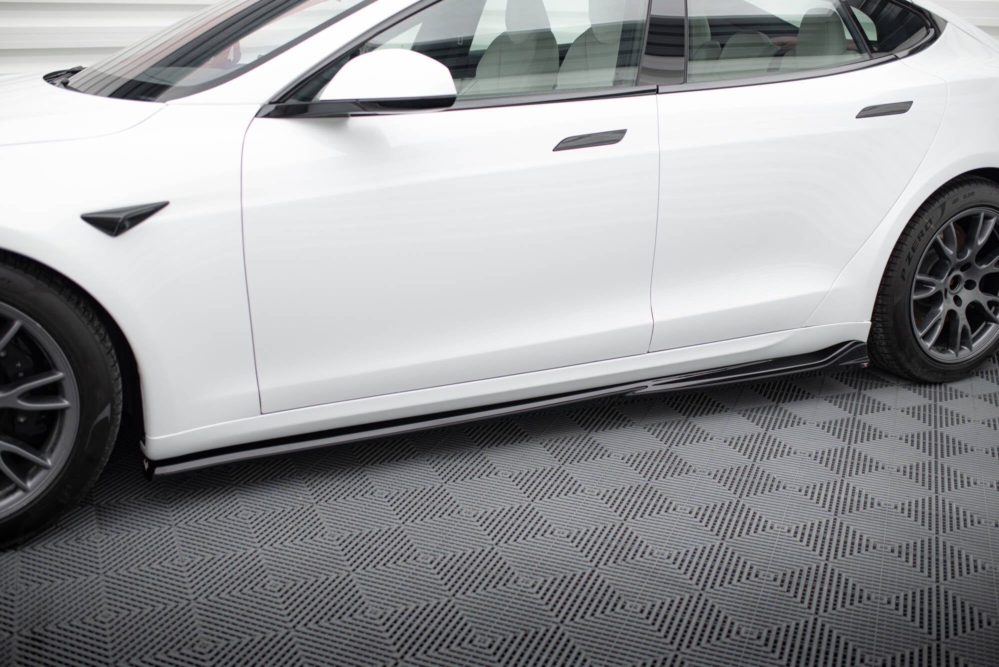 Praguri Tesla Model S Plaid Mk1 Facelift 2021- v2 - Maxton Design