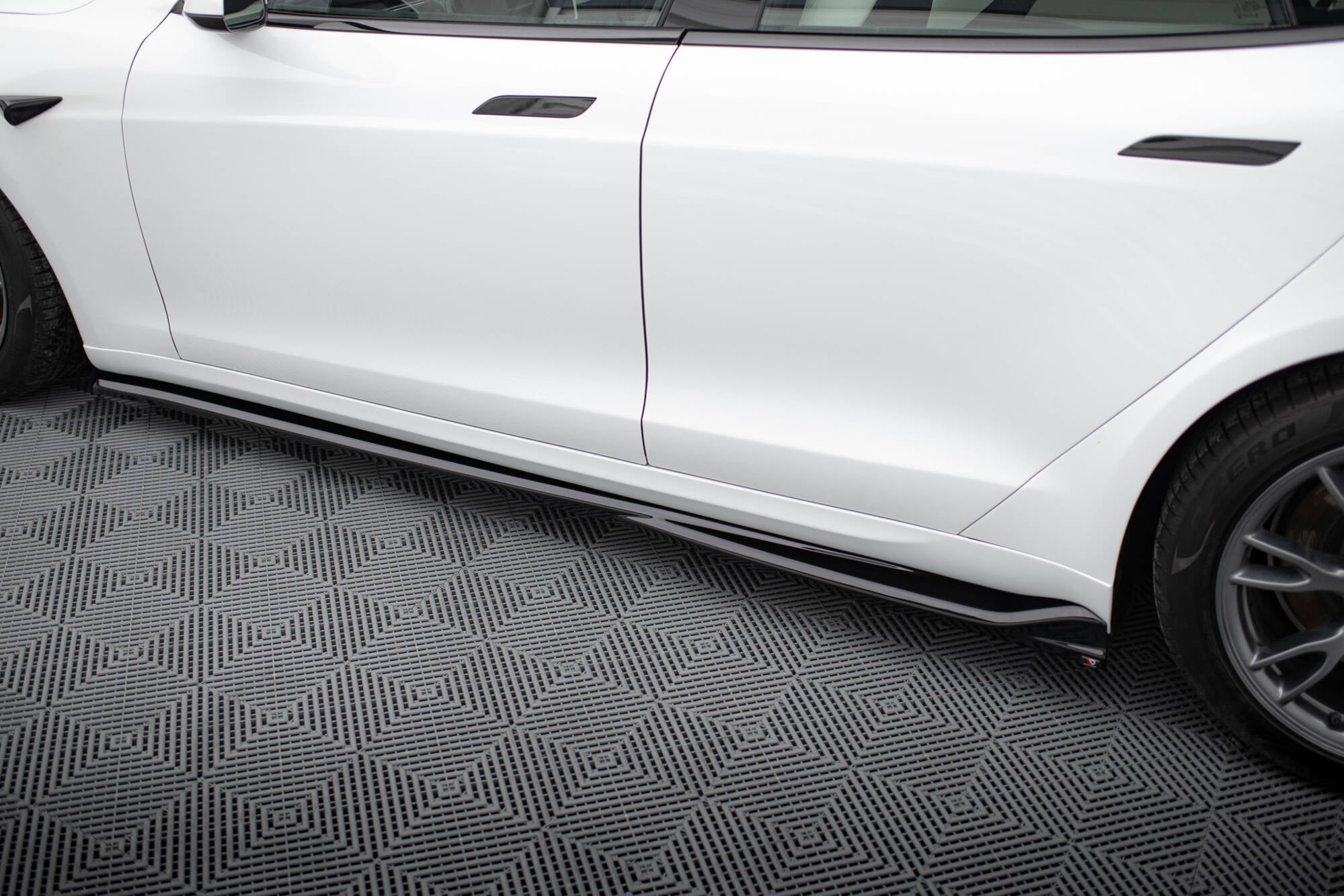 Praguri Tesla Model S Plaid Mk1 Facelift 2021- v2 - Maxton Design