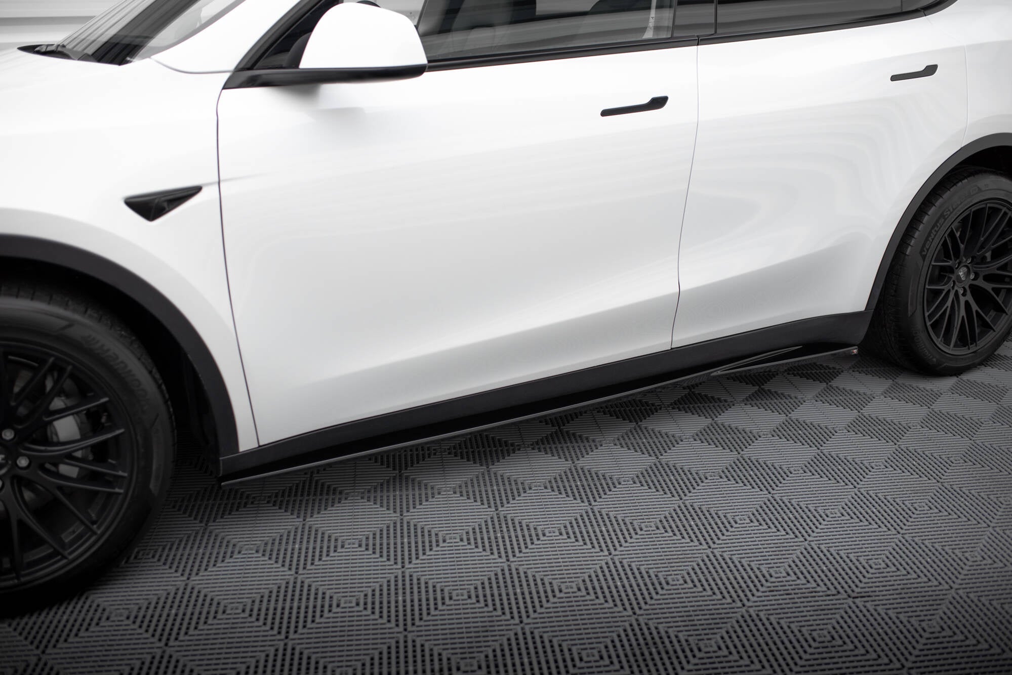 Praguri Tesla Model Y 2020- v1 - Maxton Design
