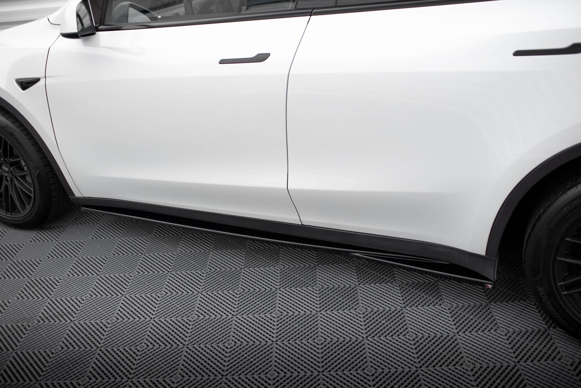 Praguri Tesla Model Y 2020- v1 - Maxton Design