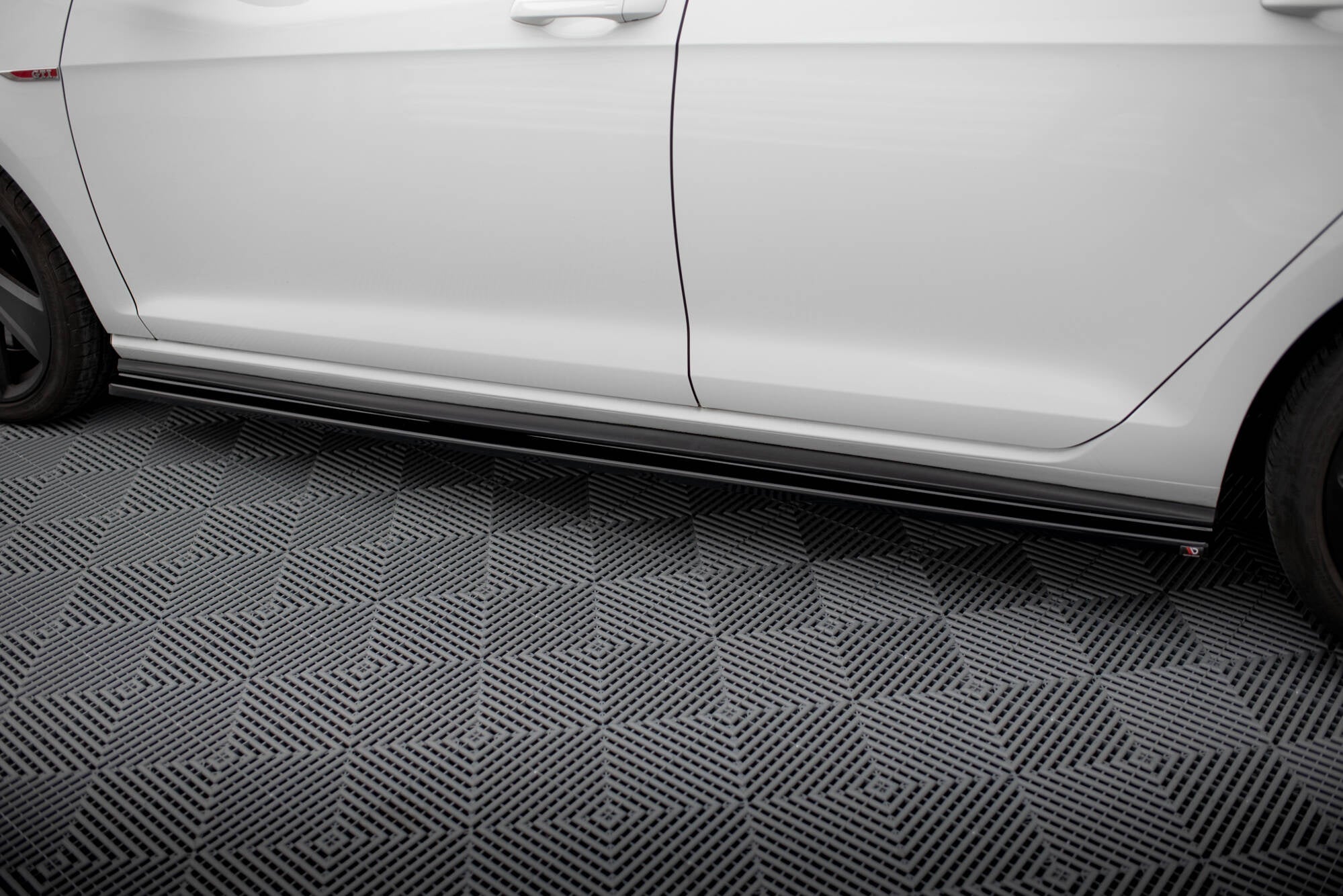 Praguri Volkswagen Golf 7 GTI 2012- v2 - Maxton Design
