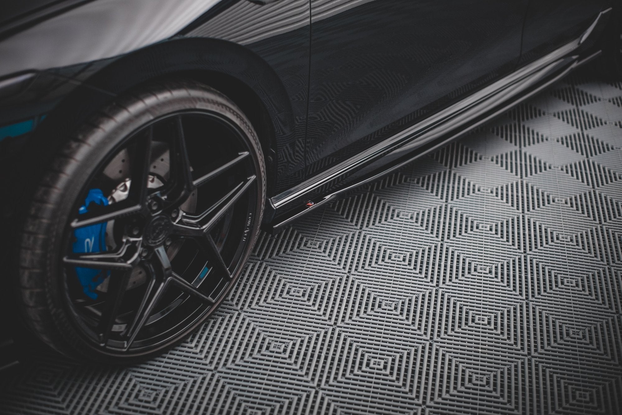 Praguri Volkswagen Golf R 8 2020- v9 - Maxton Design