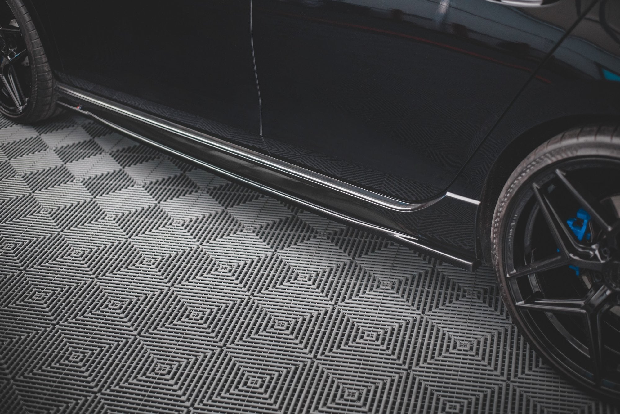 Praguri Volkswagen Golf R 8 2020- v9 - Maxton Design