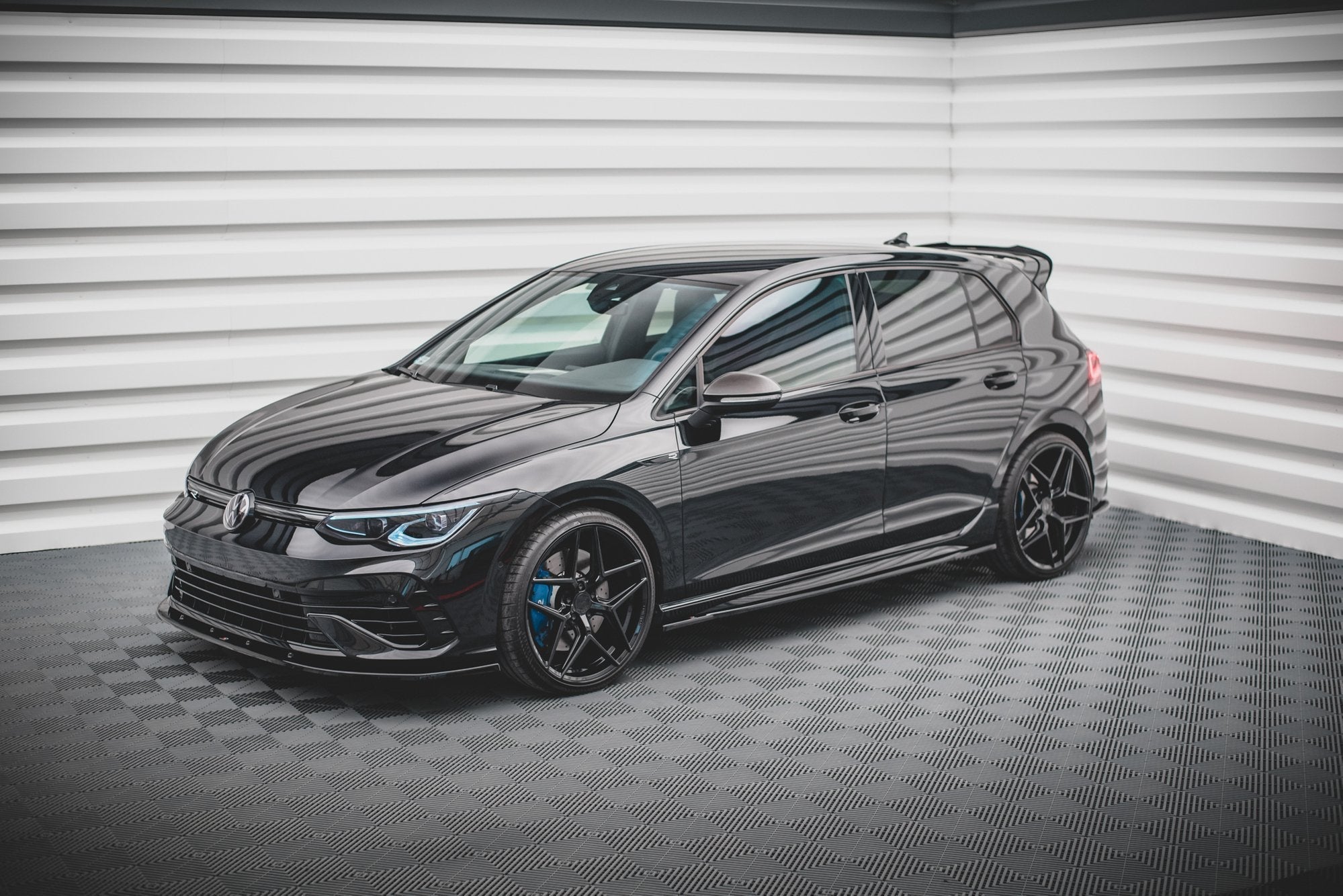 Praguri Volkswagen Golf R 8 2020- v9 - Maxton Design