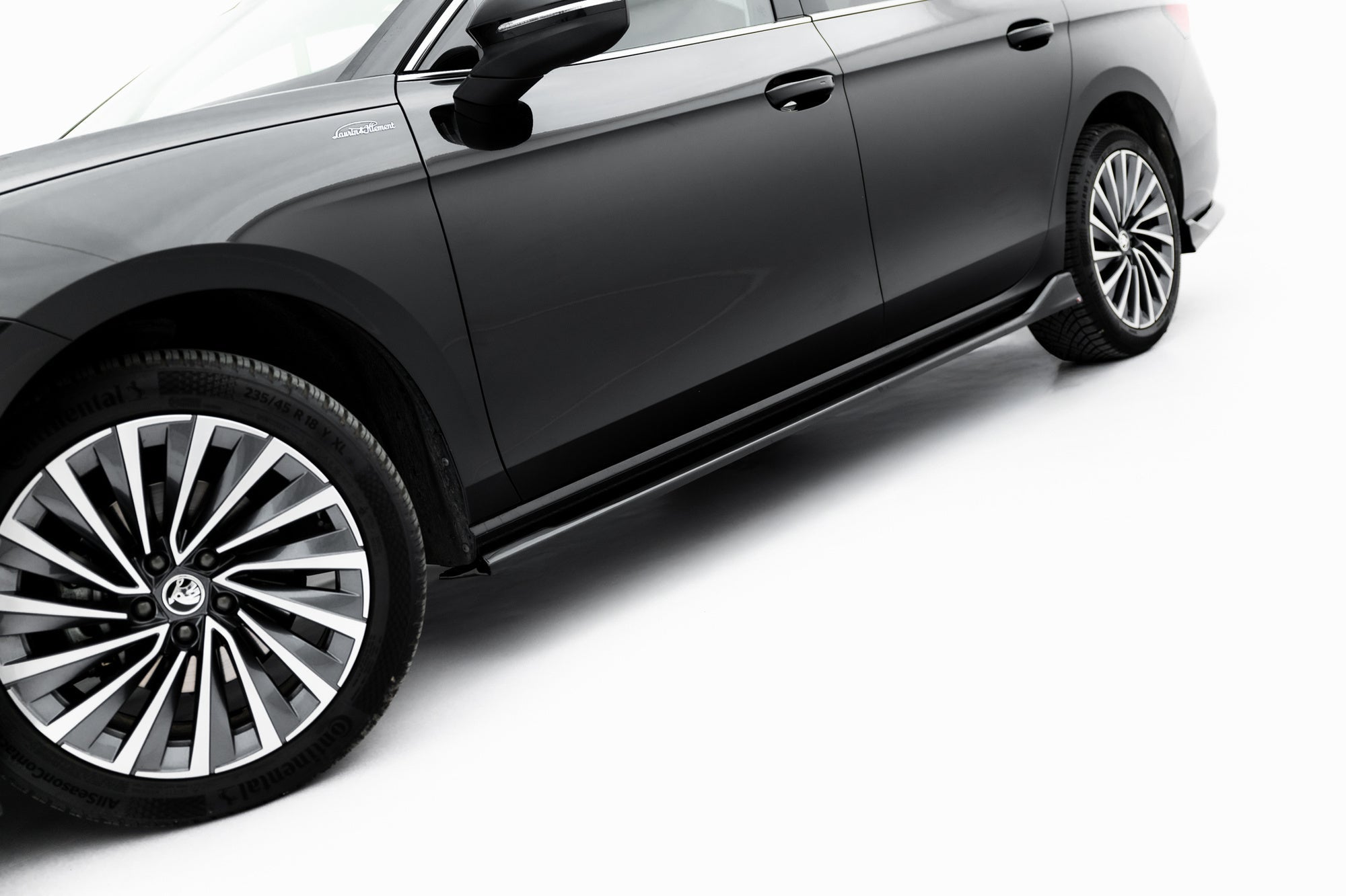Praguri Skoda Superb Mk4 2024- v2 - Maxton Design