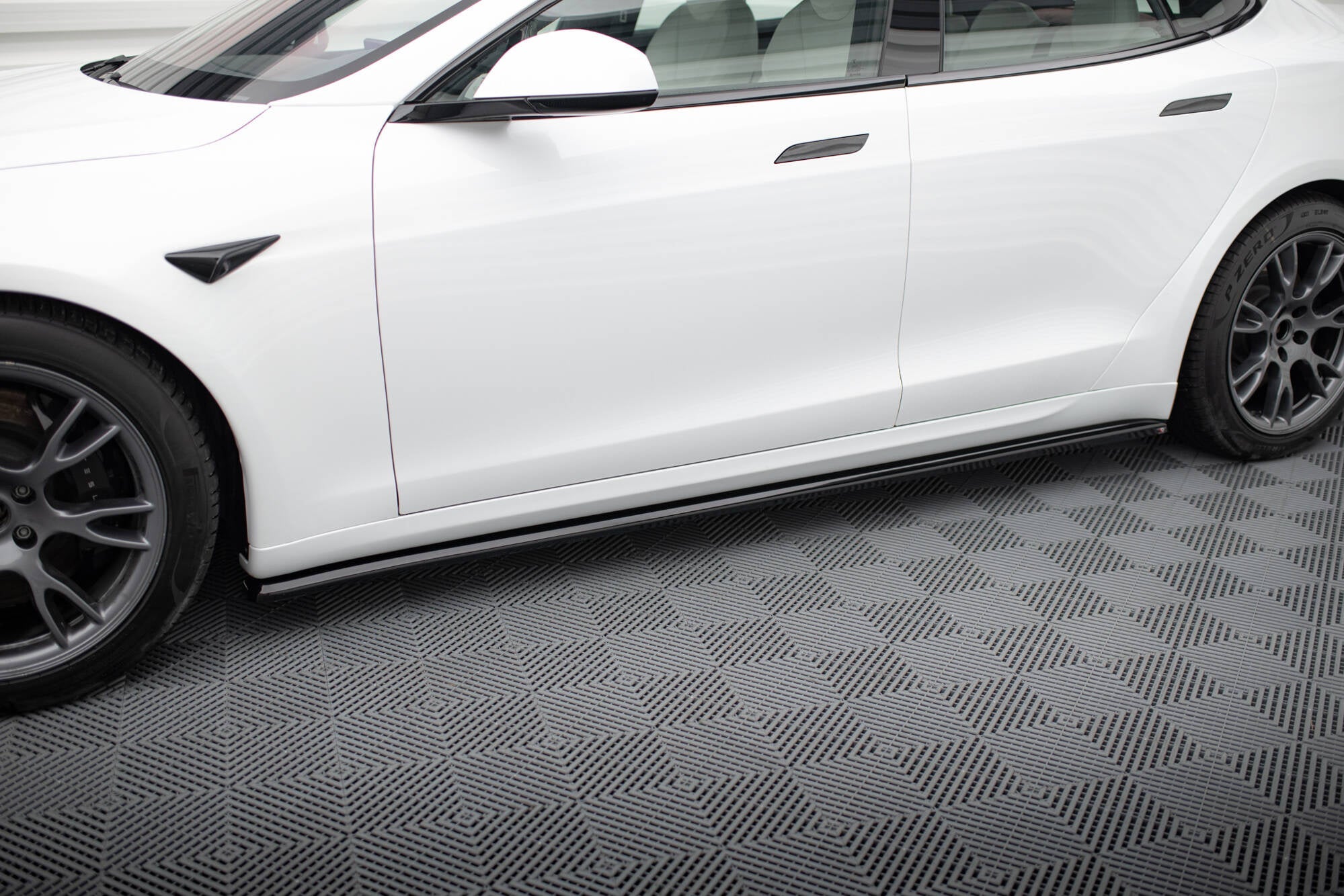 Praguri Tesla Model S Plaid Mk1 Facelift 2021- v3 - Maxton Design