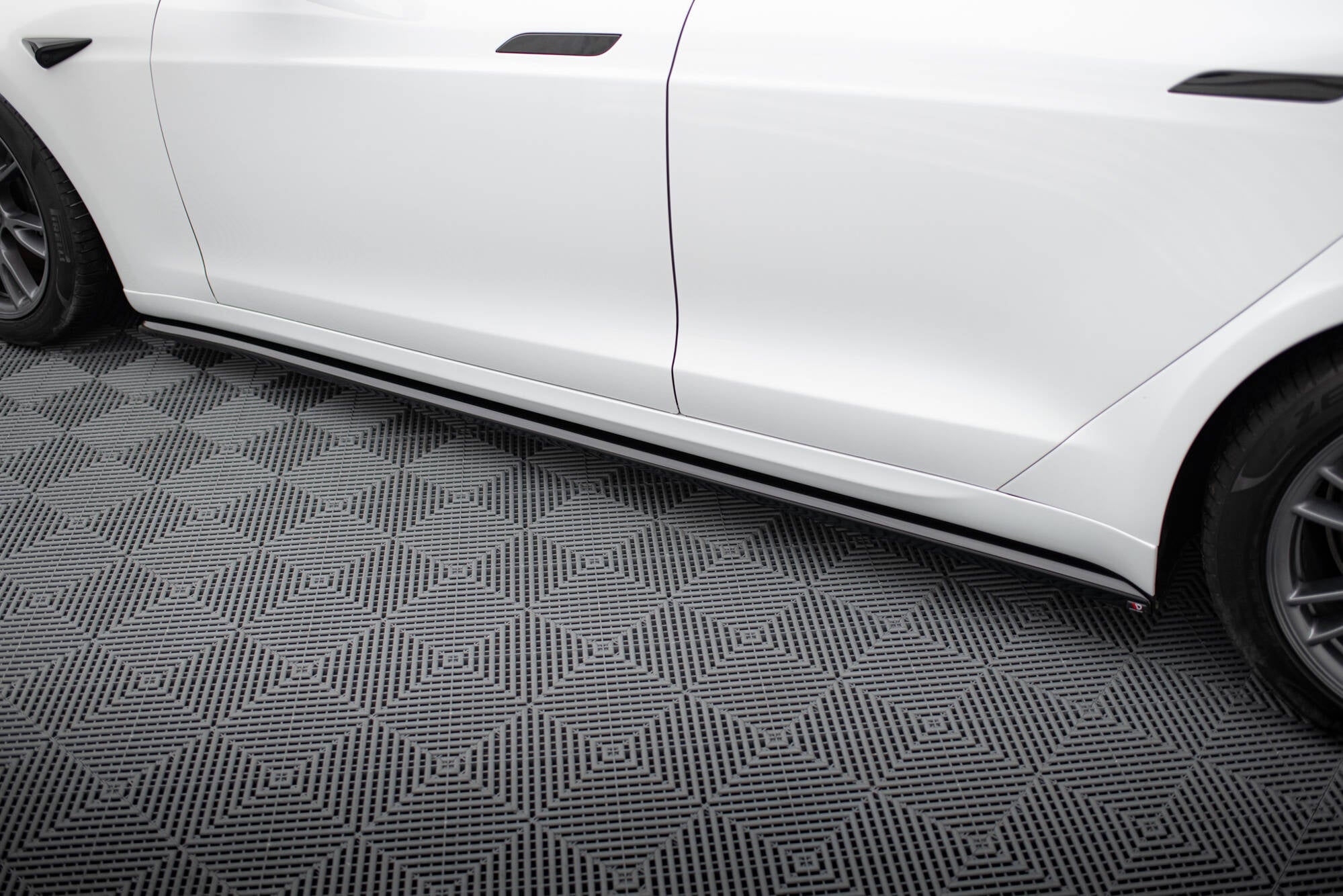 Praguri Tesla Model S Plaid Mk1 Facelift 2021- v3 - Maxton Design
