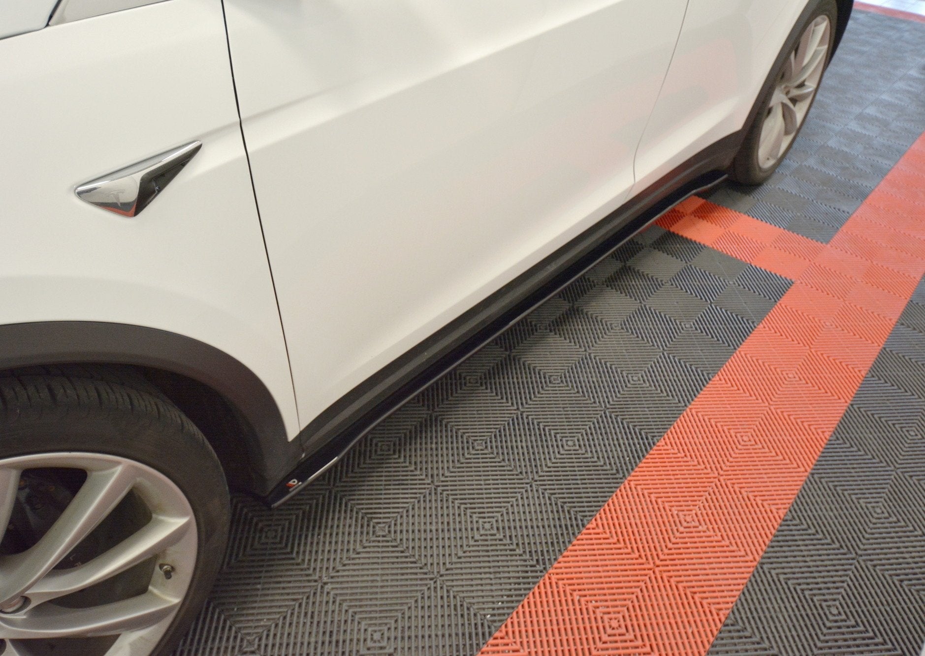 Praguri Tesla Model X 2015- v2 - Maxton Design