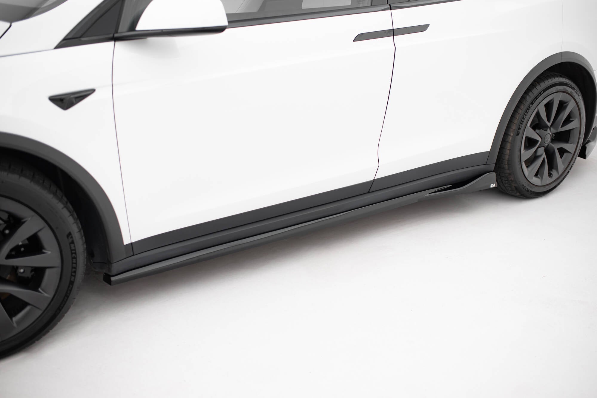 Praguri Tesla Model X Mk1 Facelift 2021- v4 - Maxton Design