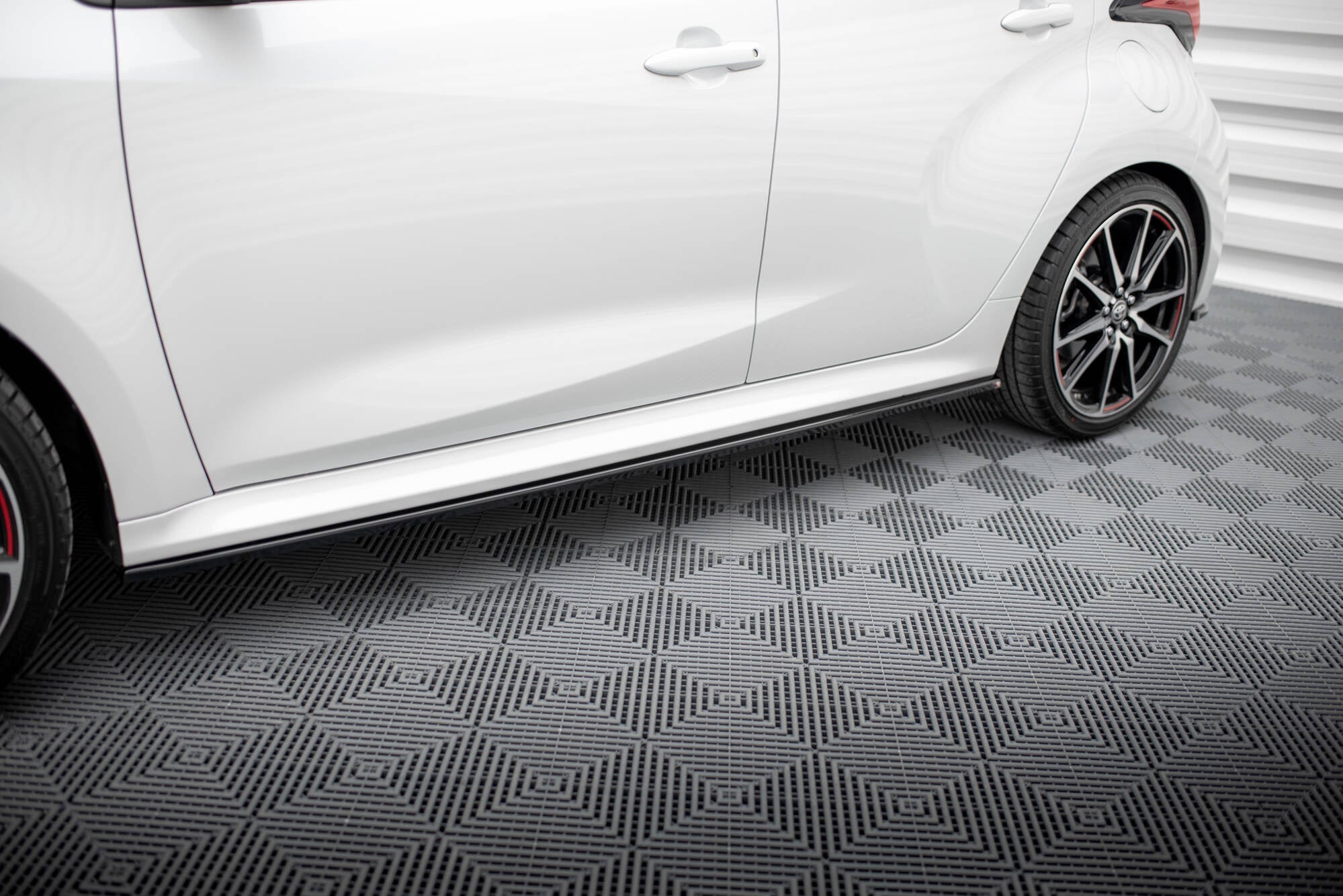 Praguri Toyota Yaris Mk4 2019- v2 - Maxton Design