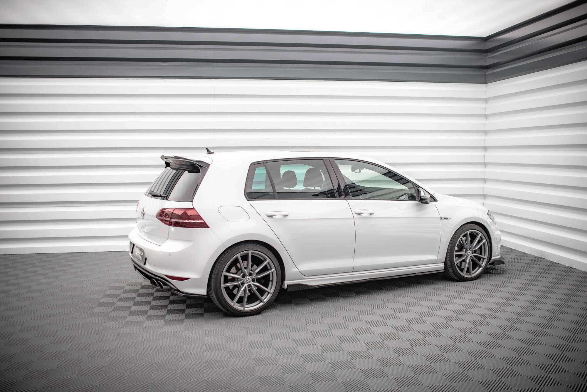 Praguri Volkswagen Golf 7 R 2013-2016 v15 - Maxton Design