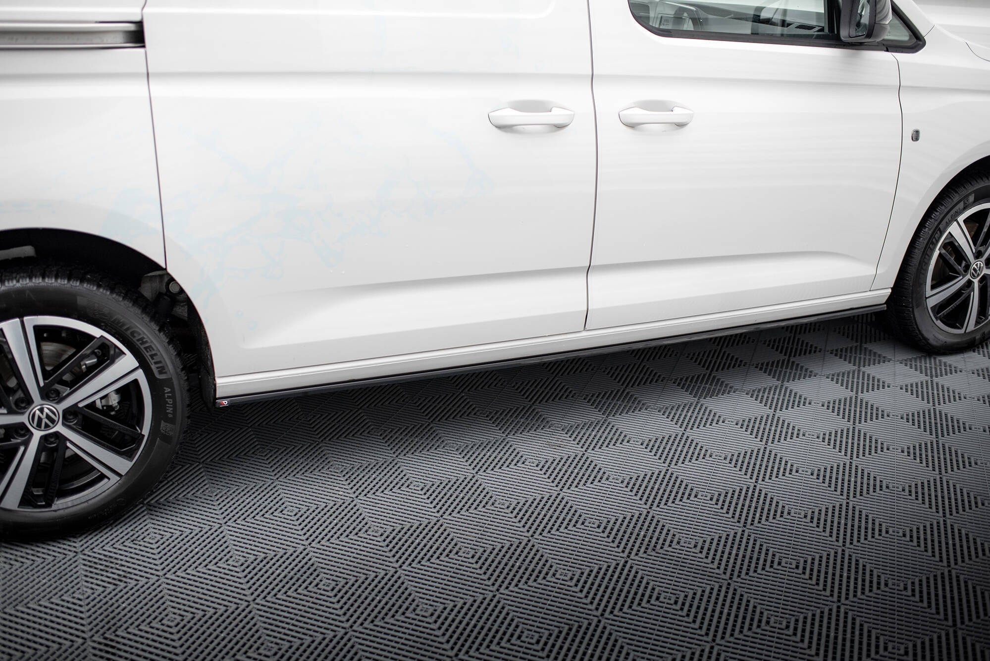 Praguri Volkswagen Caddy Maxi Mk5 2020- v2 - Maxton Design