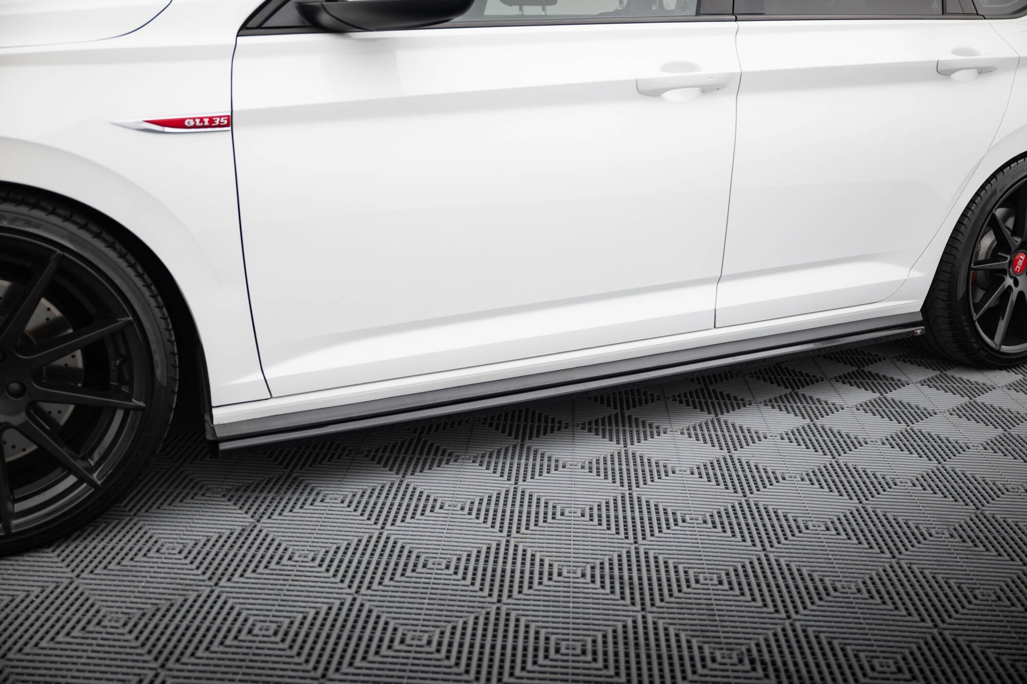 Praguri Volkswagen Jetta GLI Mk7 2018-2021 v3 - Maxton Design