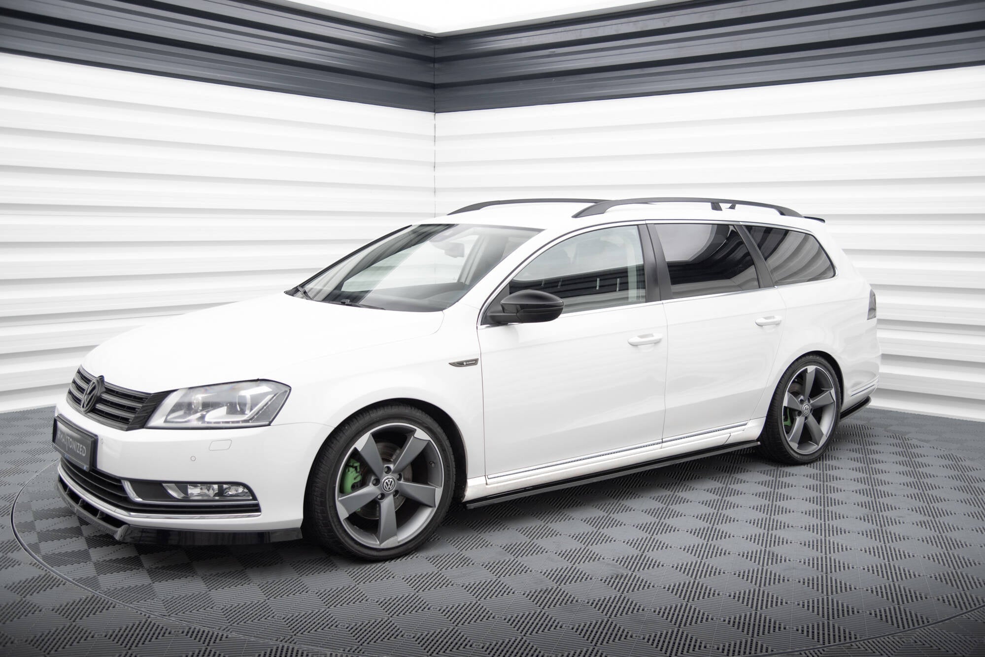 Praguri Volkswagen Passat B7 2010-2014 v8 - Maxton Design