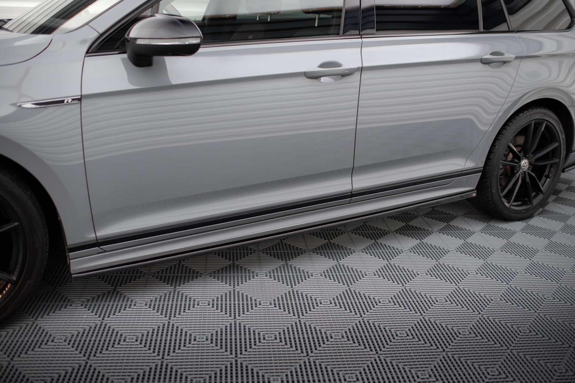 Praguri Volkswagen Passat R-Line B8 Facelift 2019- v11 - Maxton Design