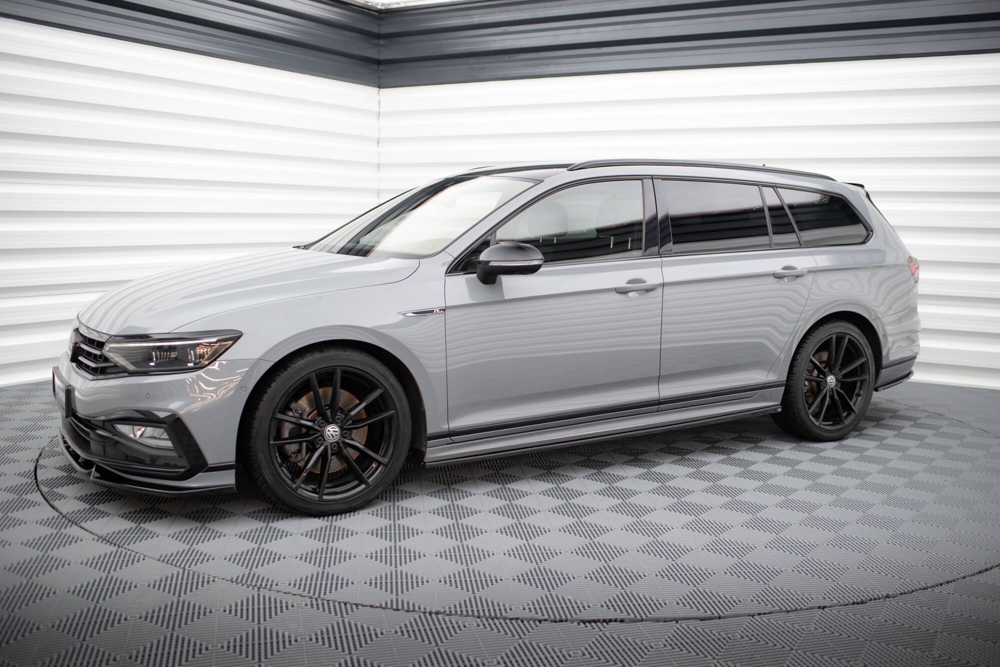Praguri Volkswagen Passat R-Line B8 Facelift 2019- v11 - Maxton Design