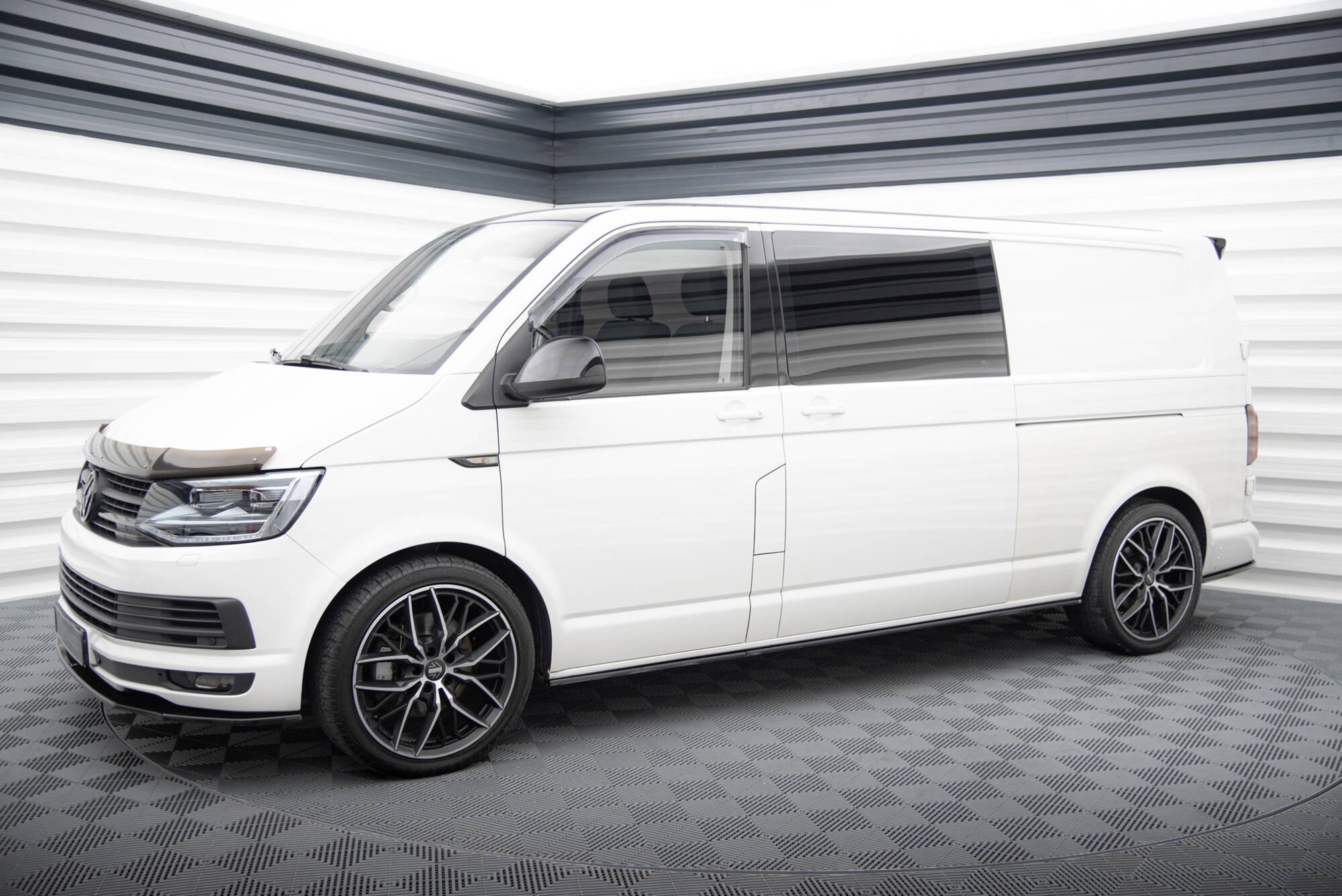 Praguri Volkswagen T6 Long Facelift 2019-2023 v3 - Maxton Design
