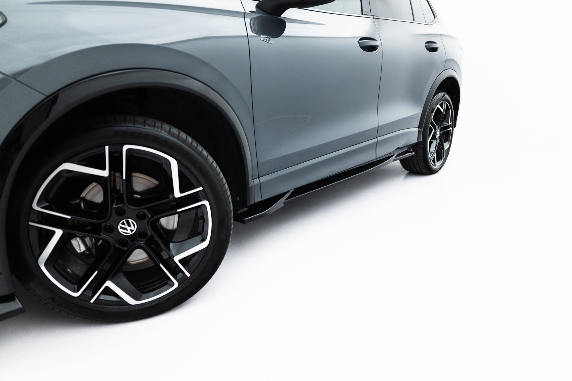 Praguri Volkswagen Tiguan R-Line Mk3 2024- v2 - Maxton Design