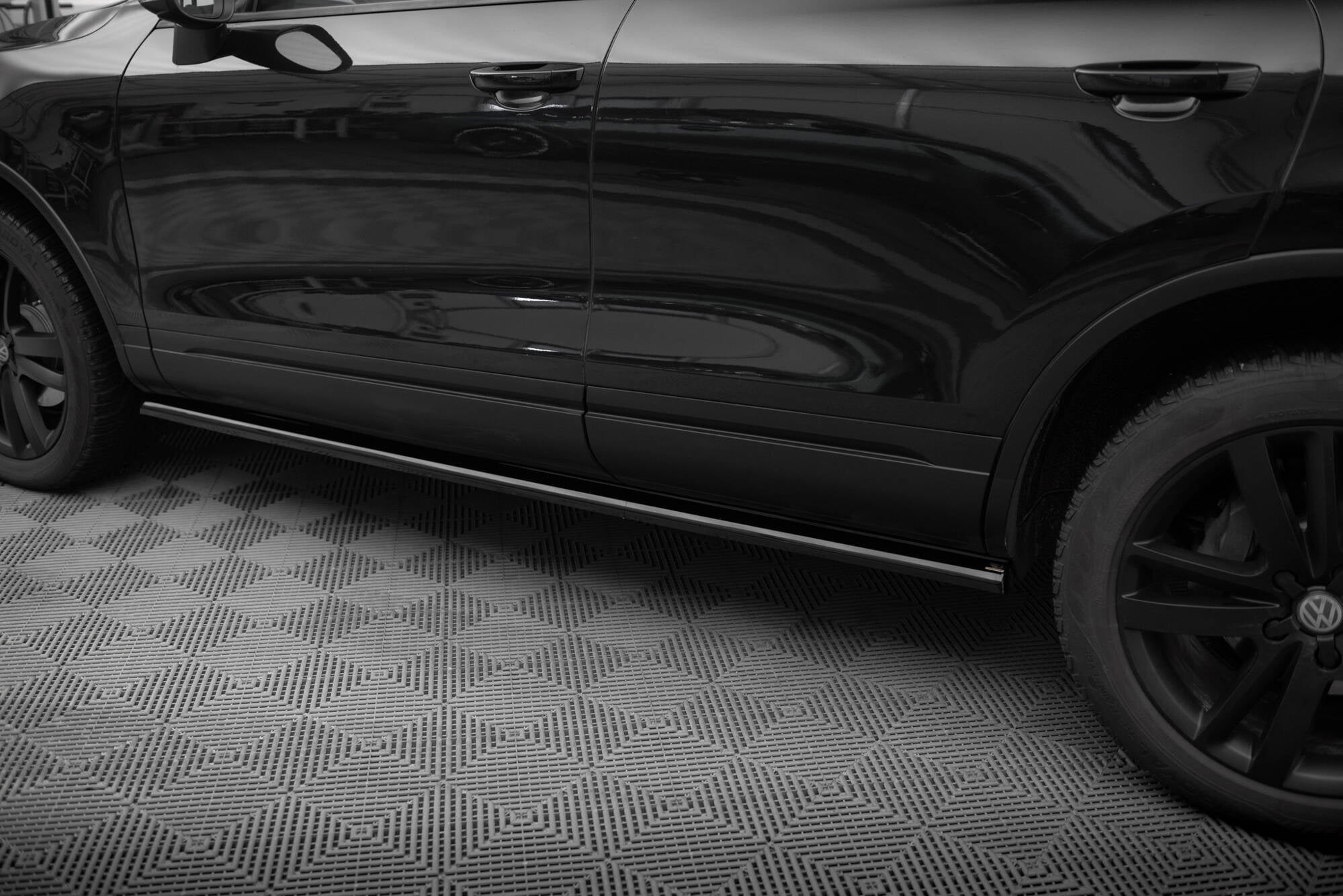 Praguri Volkswagen Touareg Mk2 2010-2015 v2 - Maxton Design