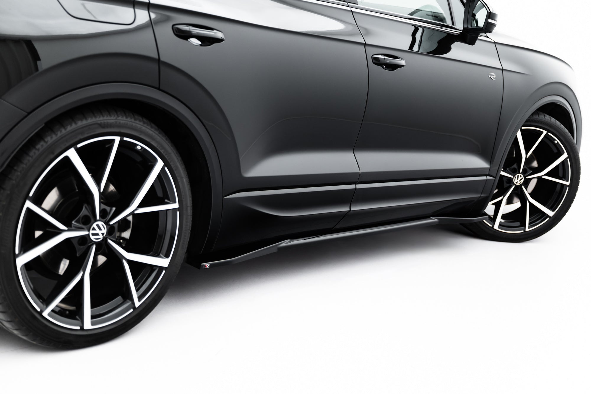 Praguri Volkswagen Touareg R-Line Mk3 Facelift 2023- v3 - Maxton Design