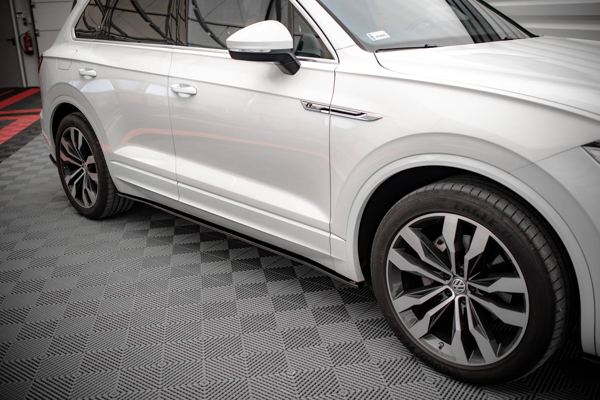 Praguri Volkswagen Touareg R-Line Mk3 2018- v1 - Maxton Design