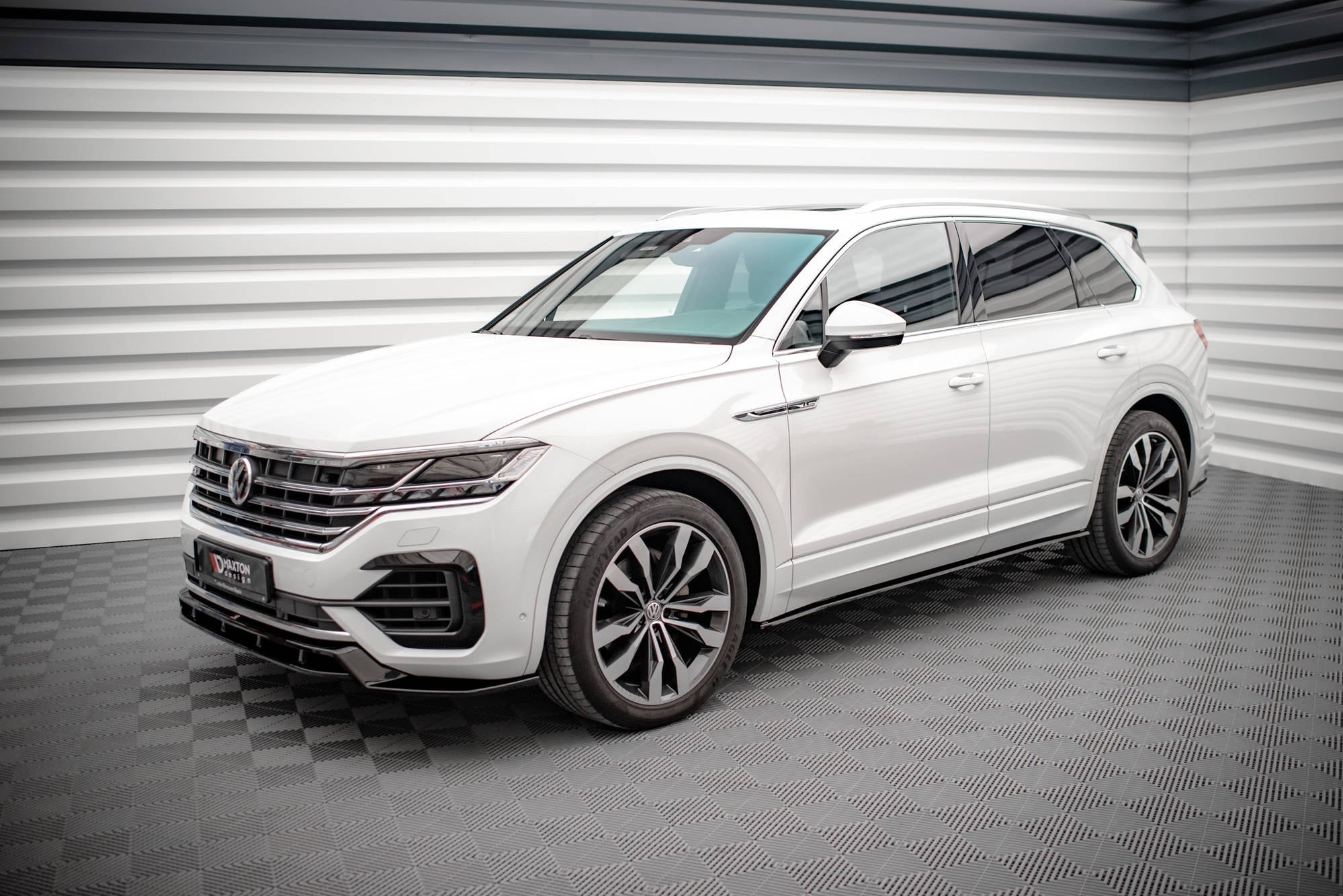 Praguri Volkswagen Touareg R-Line Mk3 2018- v1 - Maxton Design