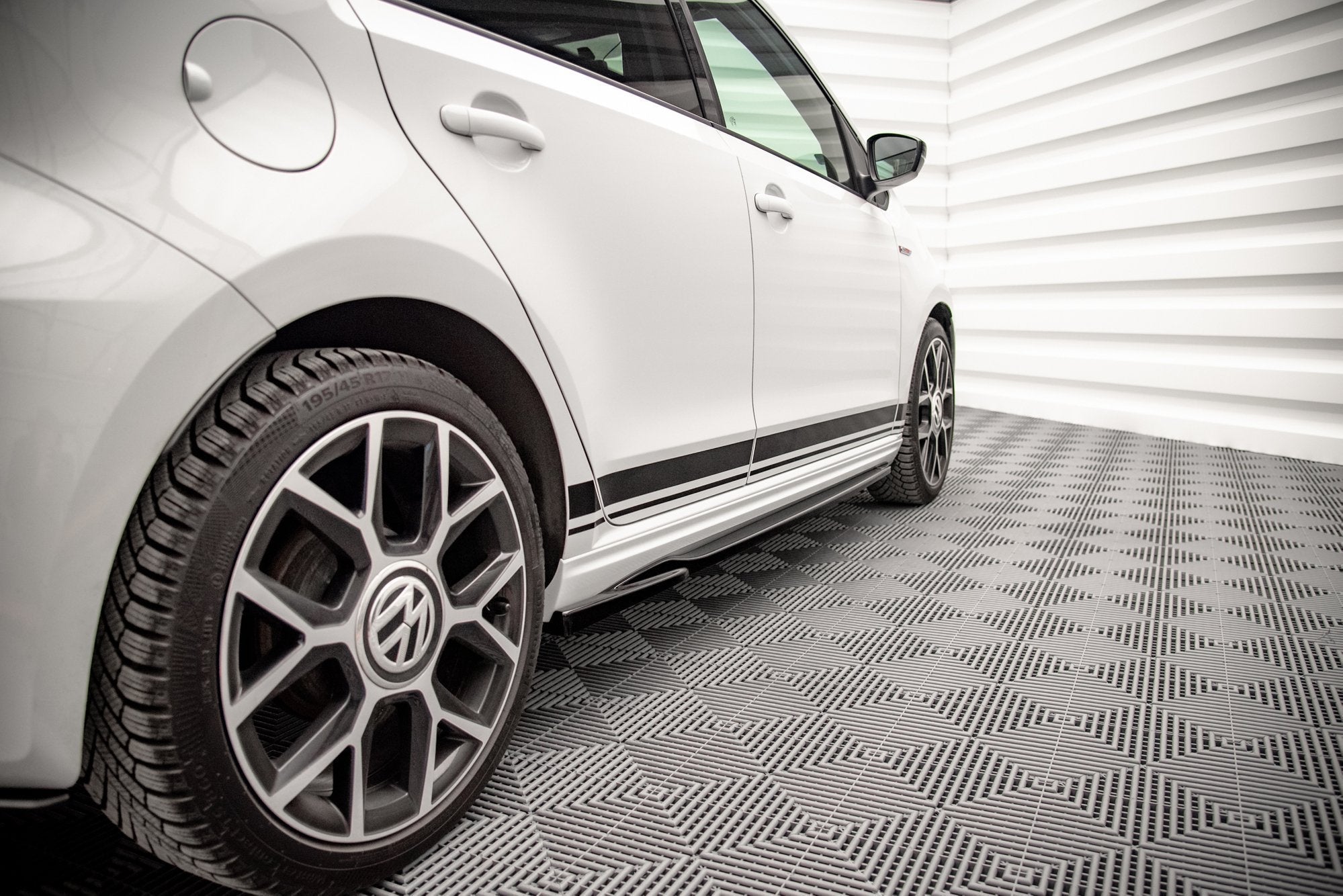 Praguri Volkswagen Up GTI 2018- v1 - Maxton Design