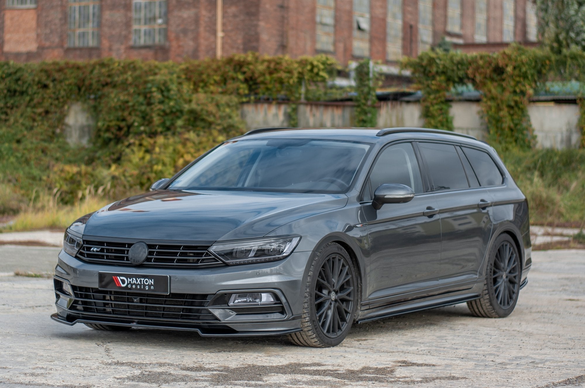 Praguri Volkswagen Passat B8 R-Line 2015- v8 - Maxton Design