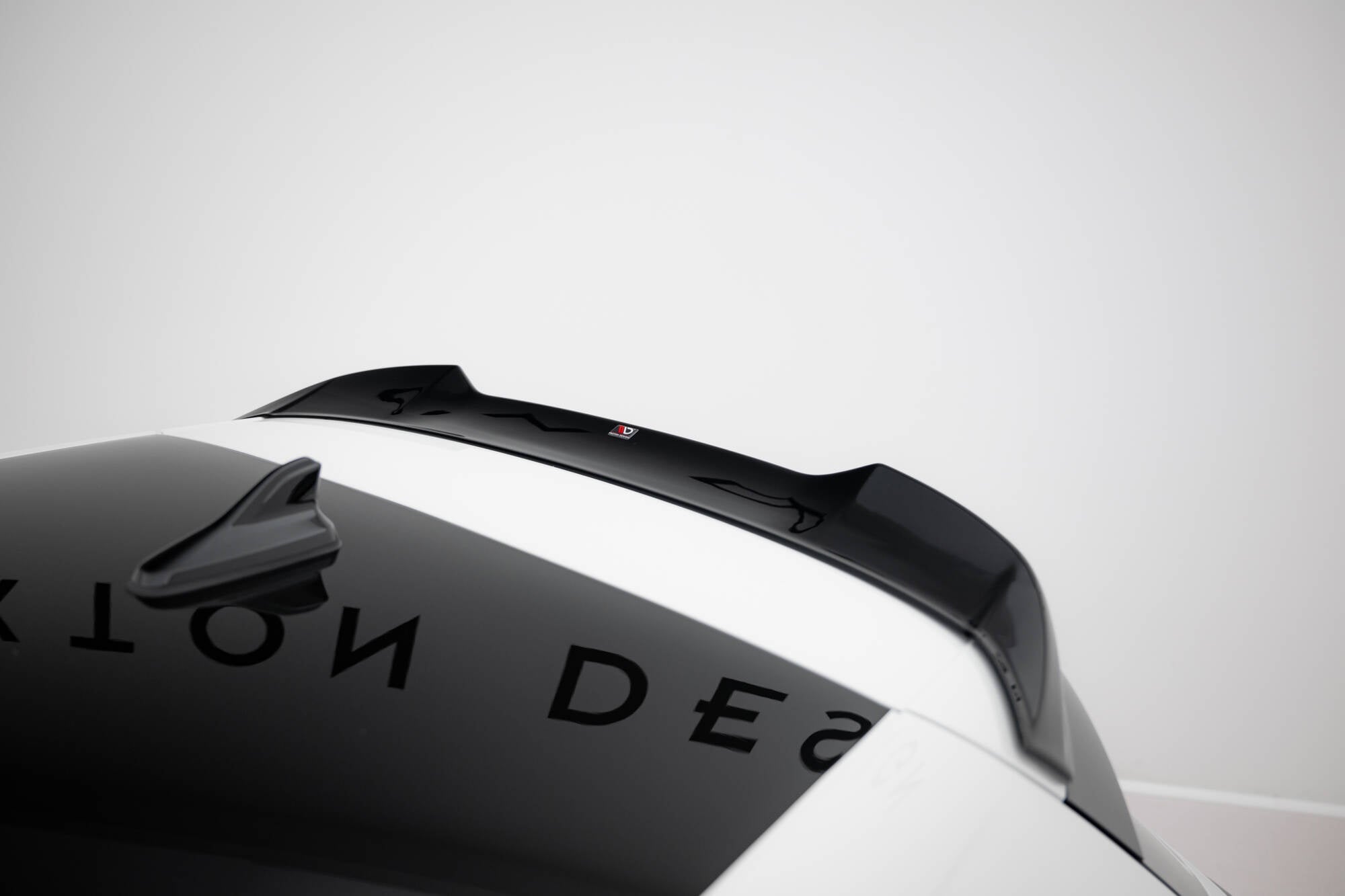 Eleron spoile cap Volkswagen Golf GTI R Mk8 2020- v9 - Maxton Design