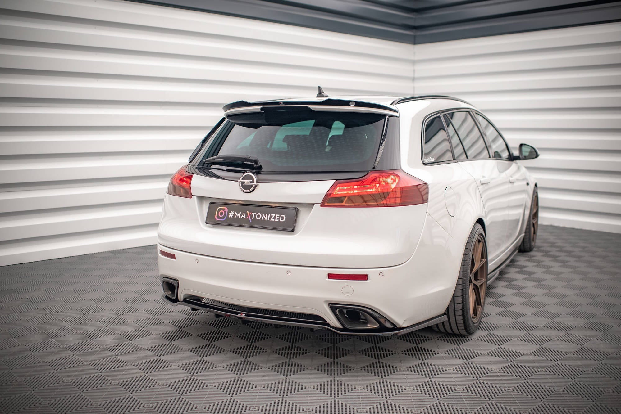 Eleron spoiler cap Opel Insignia OPC Sports Tourer Mk1 2009-2013 v3 - Maxton Design