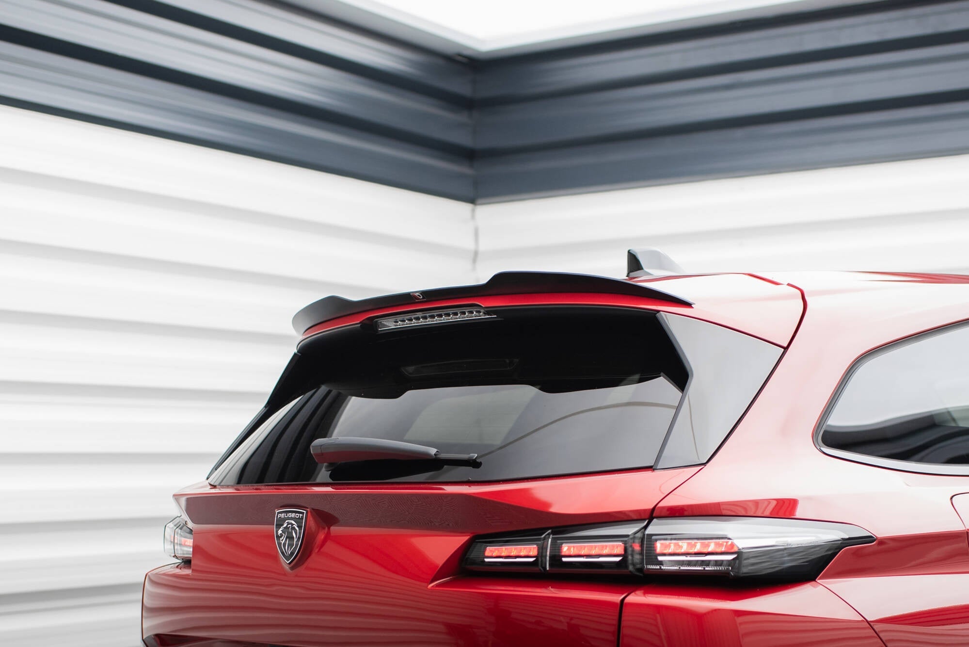Eleron spoiler cap Peugeot 308 SW Mk3 2021- v1 - Maxton Design