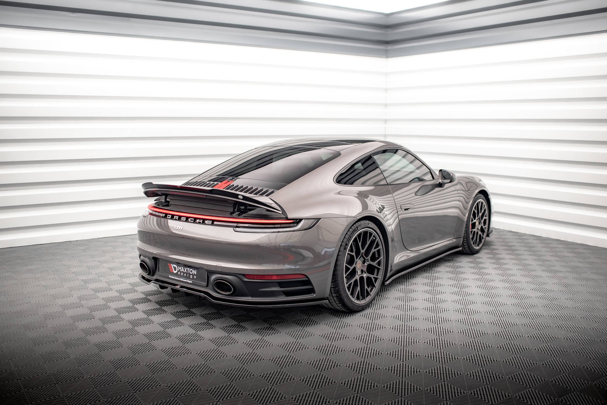 Eleron spoiler cap Porsche 911 Carrera 4S 992 2019- v1 - Maxton Design