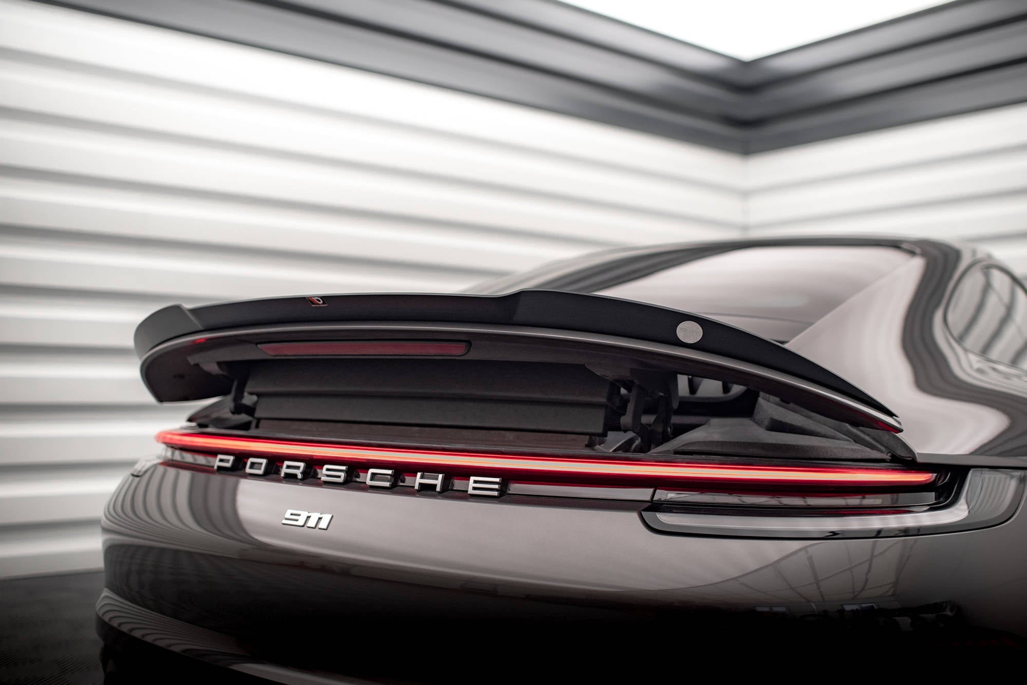 Eleron spoiler cap Porsche 911 Carrera 4S 992 2019- v1 - Maxton Design