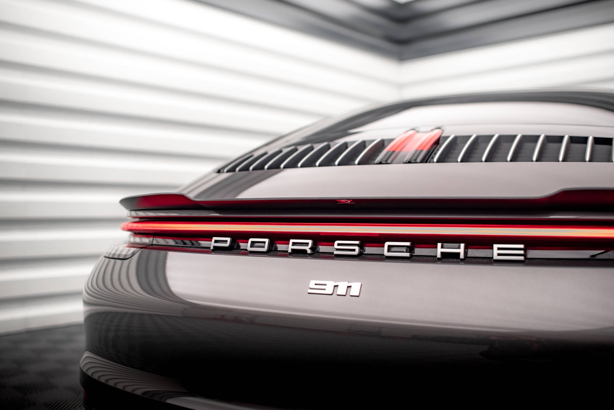 Eleron spoiler cap Porsche 911 Carrera 4S 992 2019- v1 - Maxton Design