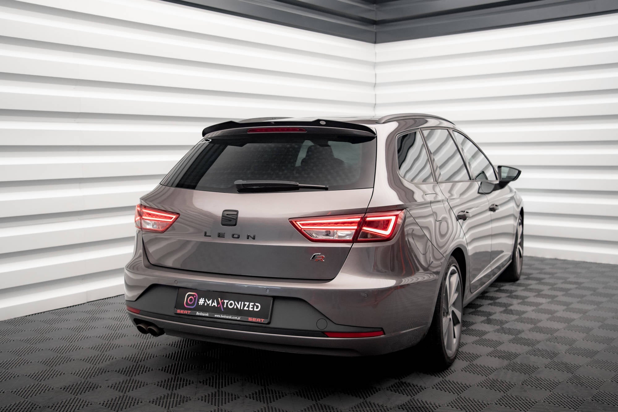 Eleron spoiler cap Seat Leon FR Sportstourer Mk3 2012-2016 v5 - Maxton Design
