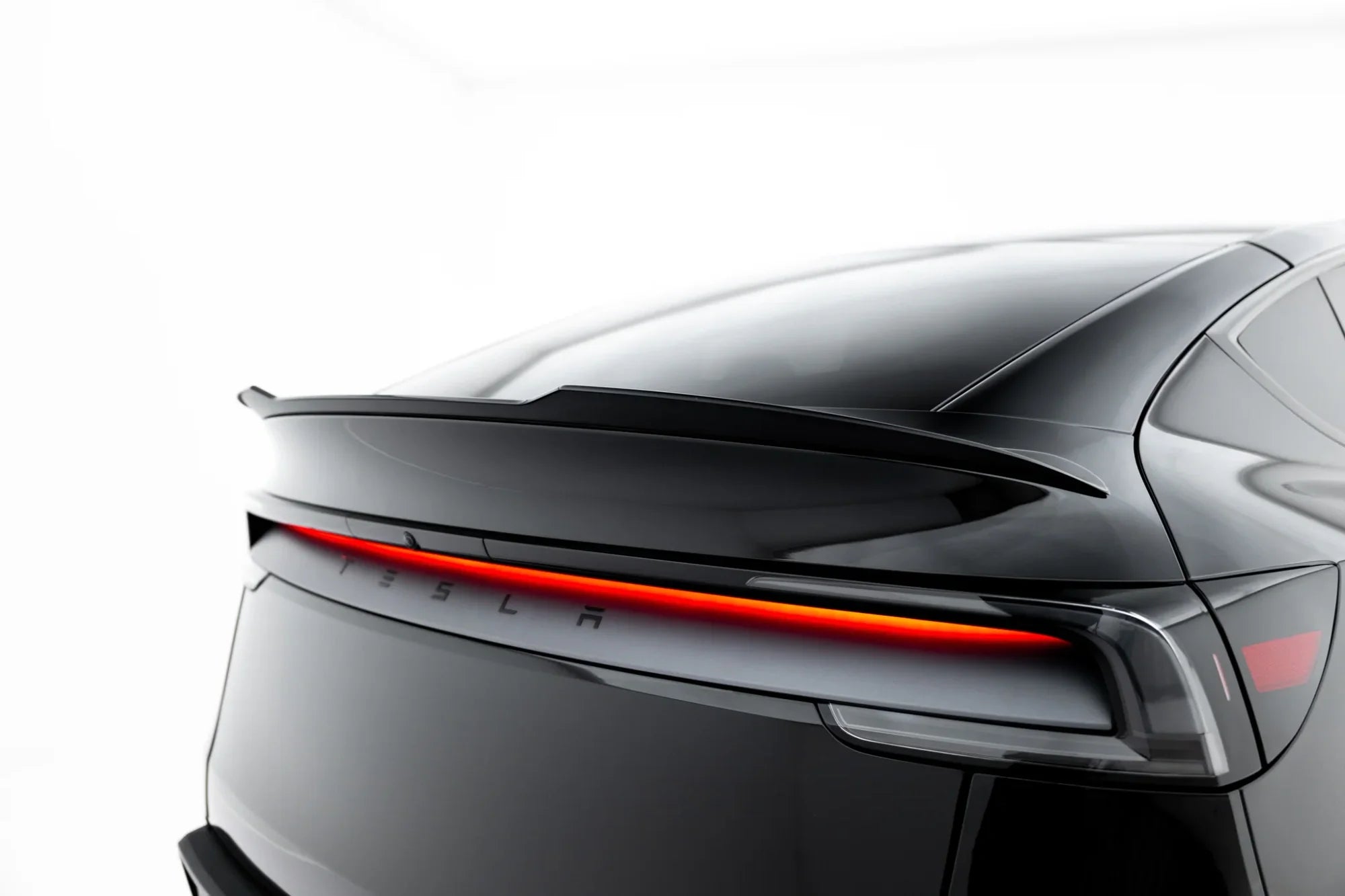 Eleron spoiler cap Tesla Model Y Mk1 Facelift - Maxton Design