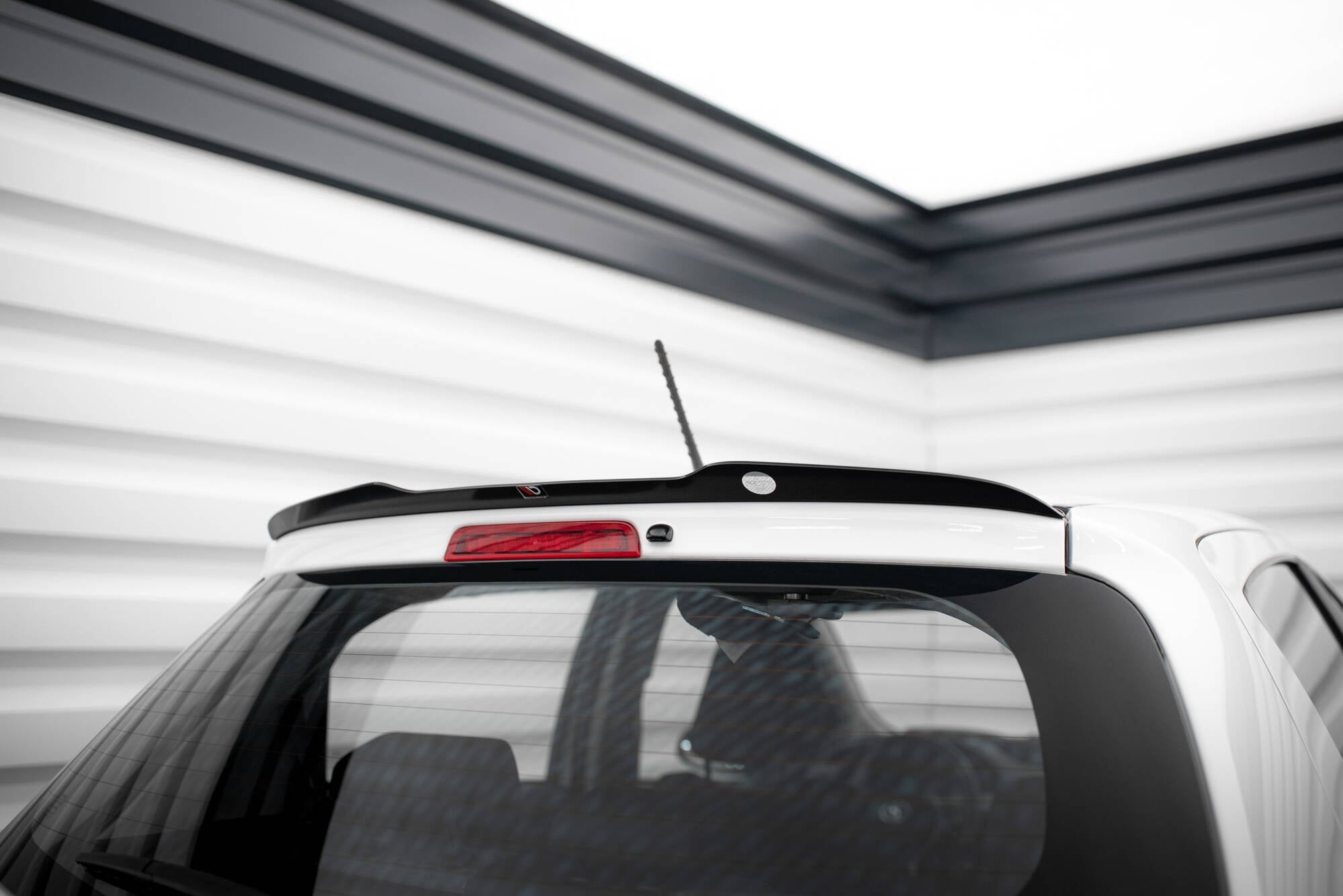 Eleron spoiler cap Toyota Yaris Mk3 Facelift 2014-2017 v5 - Maxton Design