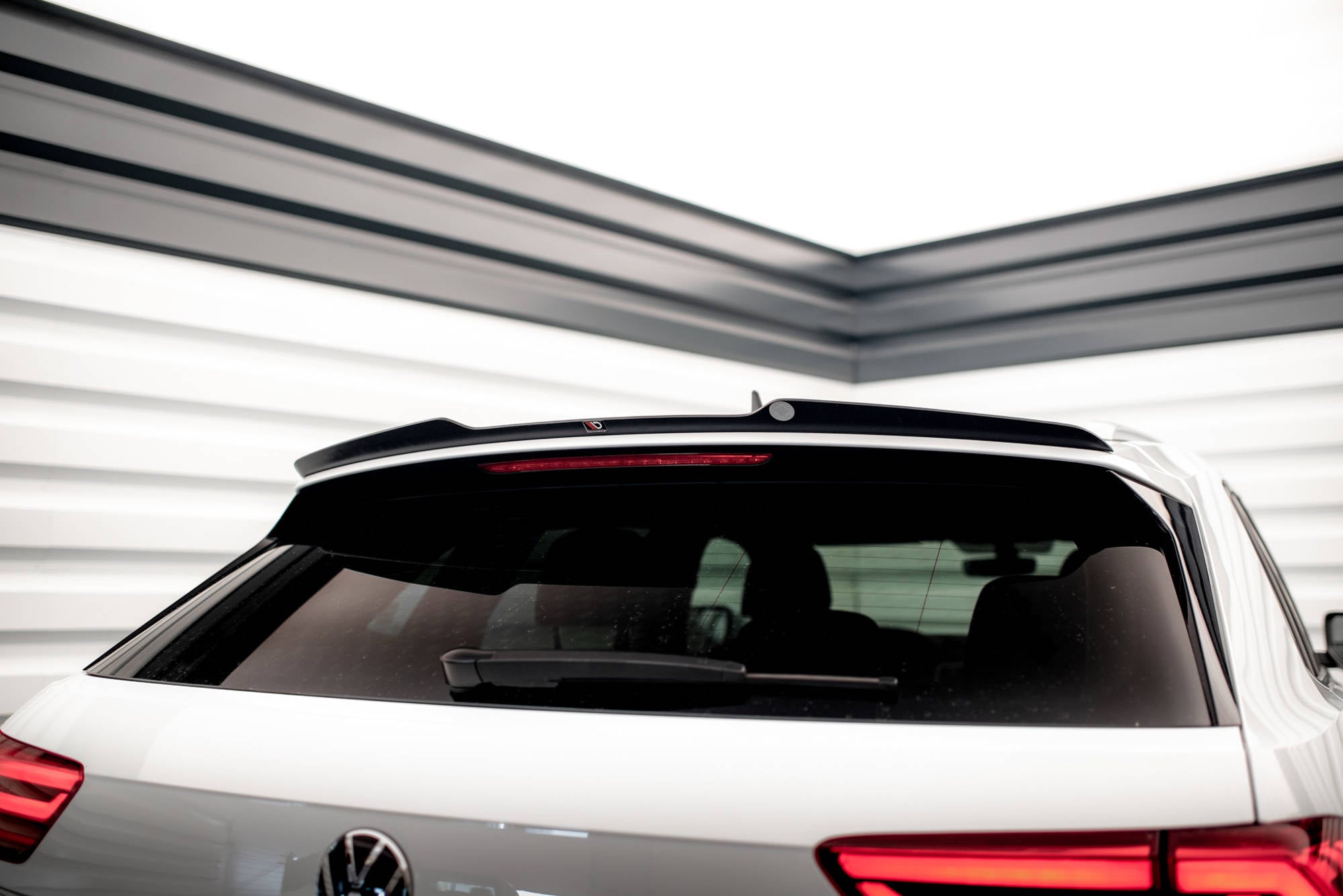 Eleron spoiler cap Volkswagen Atlas Cross Sport 2020- v1 - Maxton Design