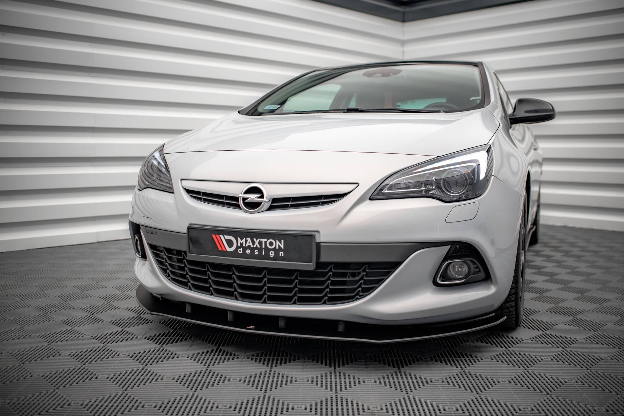 Prelungire splitter bara fata Opel Astra J GTC OPC-Line 2011-2018 v8 - Maxton Design