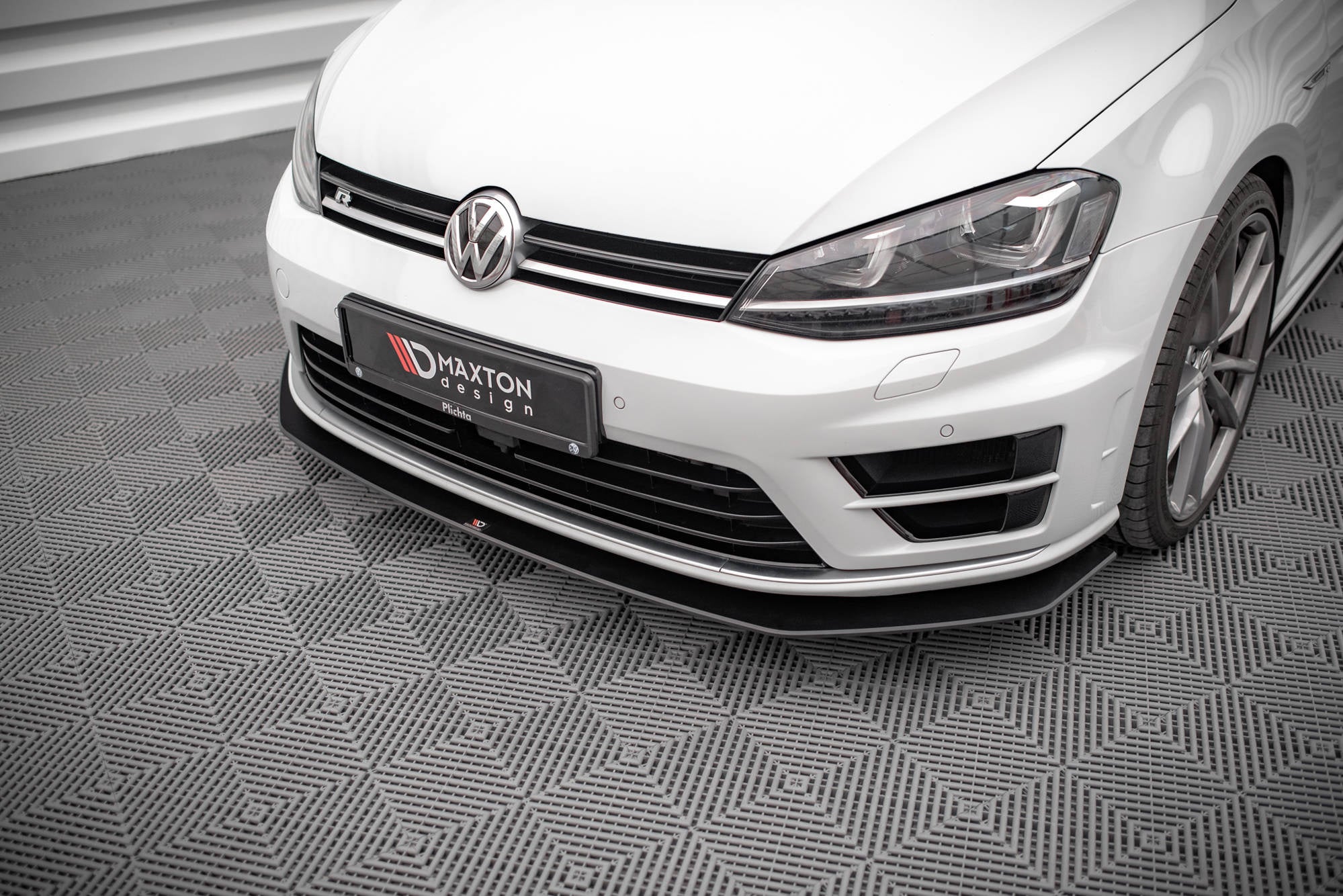 Prelungire splitter bara fata Volkswagen Golf 7 R 2013-2016 v28 - Maxton Design